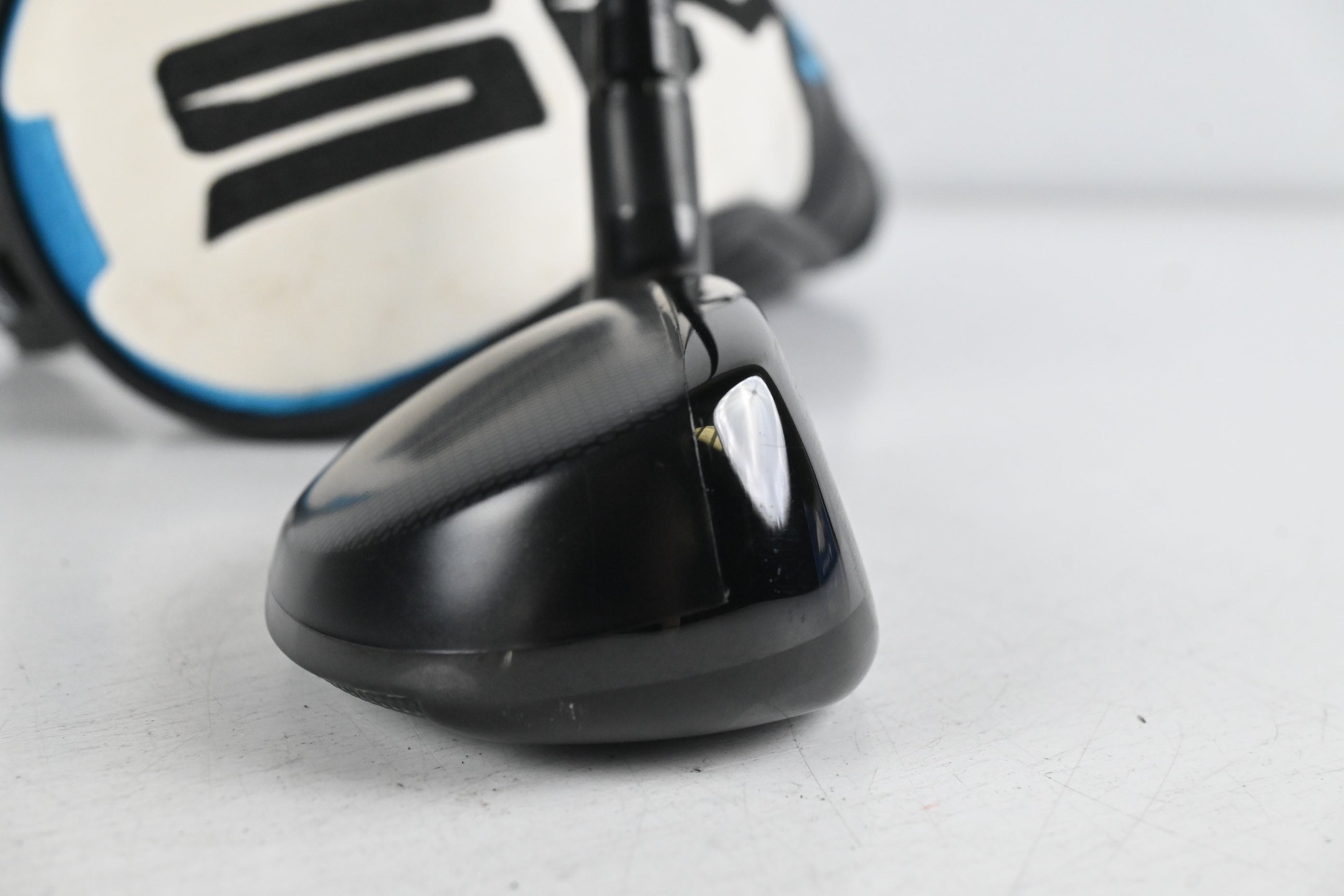 Taylormade SIM2 #3 Hybrid / 19.5 Degree / Regular Flex Kai'li Red 75 Shaft