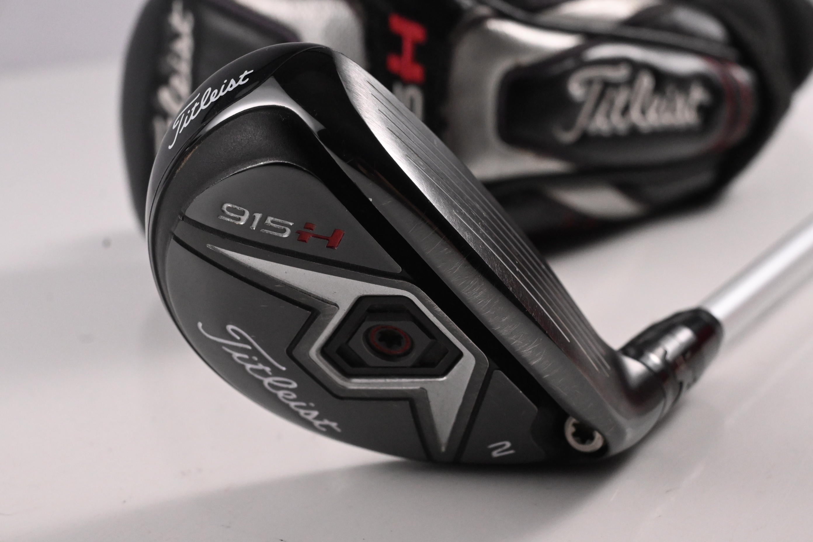 Titleist 915H #2 Hybrid / 18 Degree / Stiff Flex Aldila Rogue Black 85 Shaft