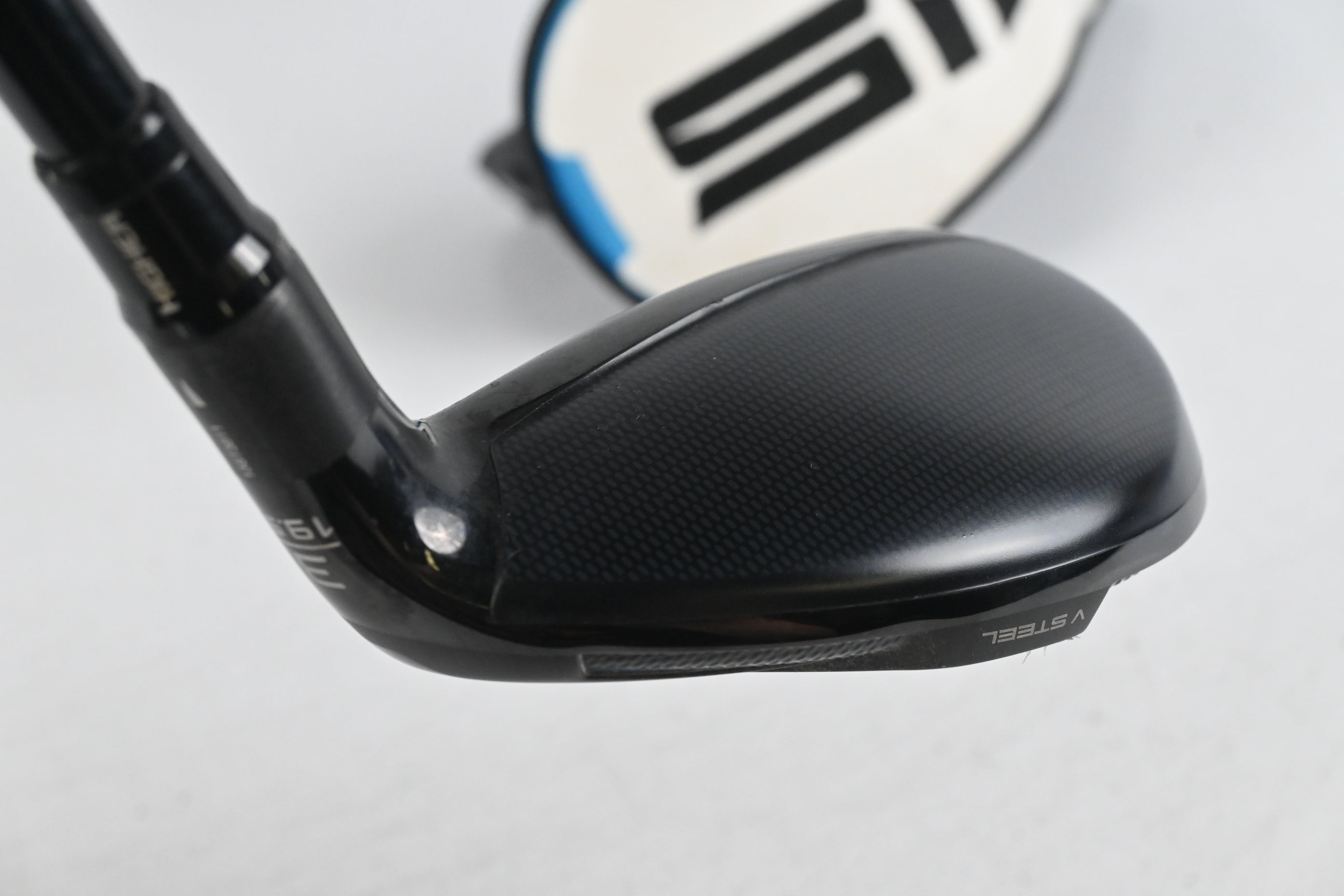 Taylormade SIM2 #3 Hybrid / 19.5 Degree / Regular Flex Kai'li Red 75 Shaft