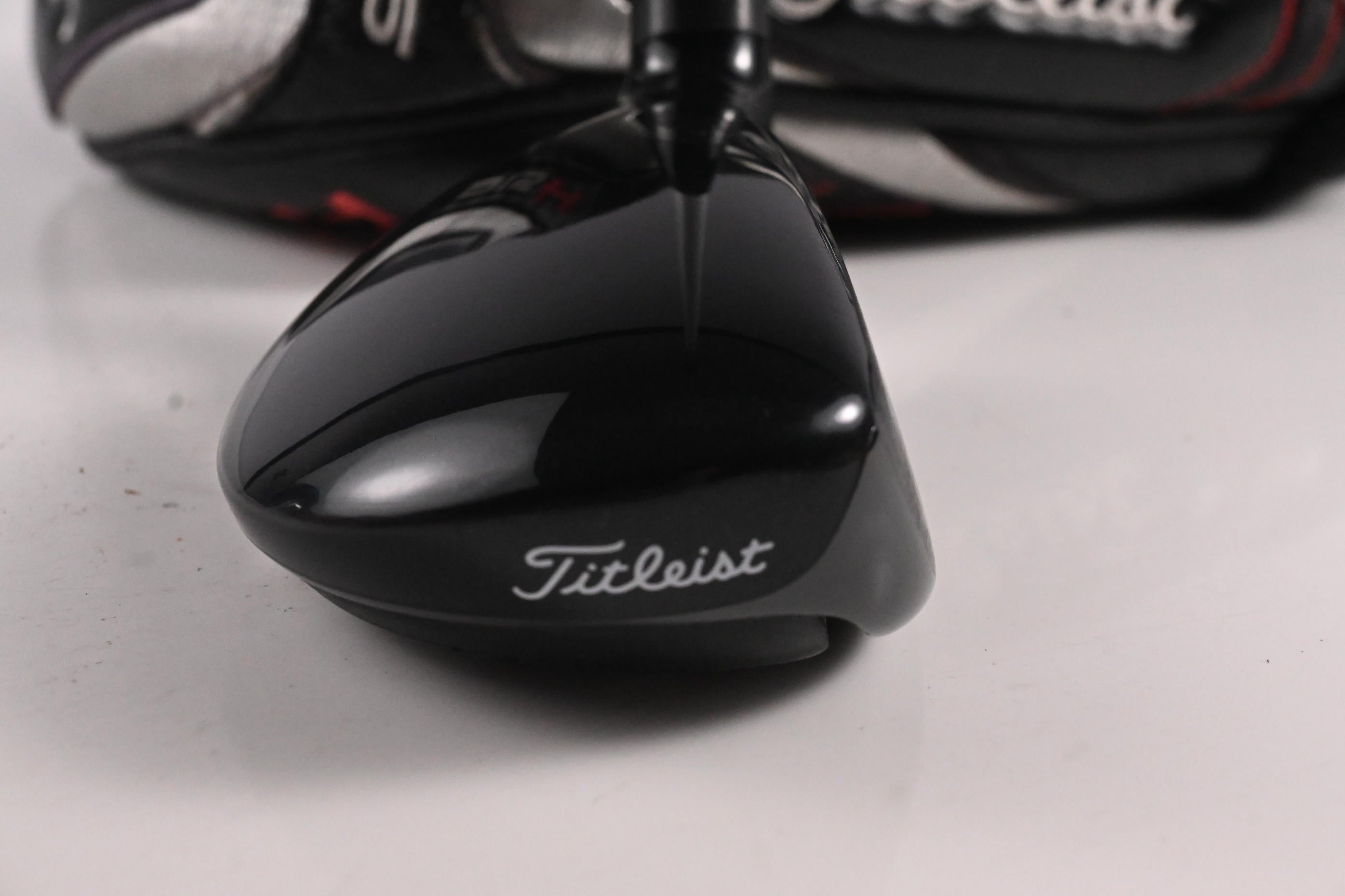 Titleist 915H #2 Hybrid / 18 Degree / Stiff Flex Aldila Rogue Black 85 Shaft