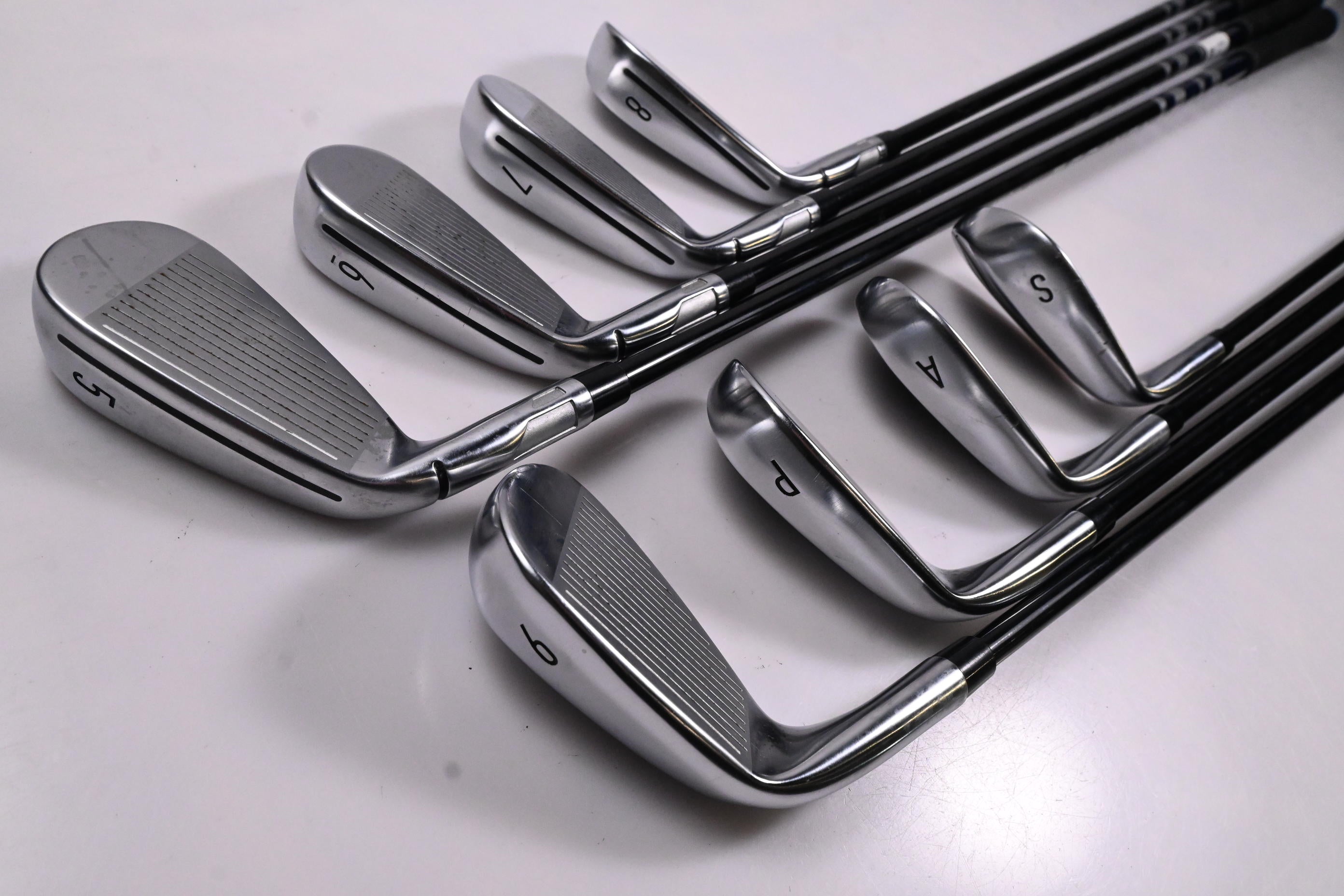 Taylormade Qi Irons / 5-PW+GW+SW / Regular Flex Ventus TR Blue 6 Shafts