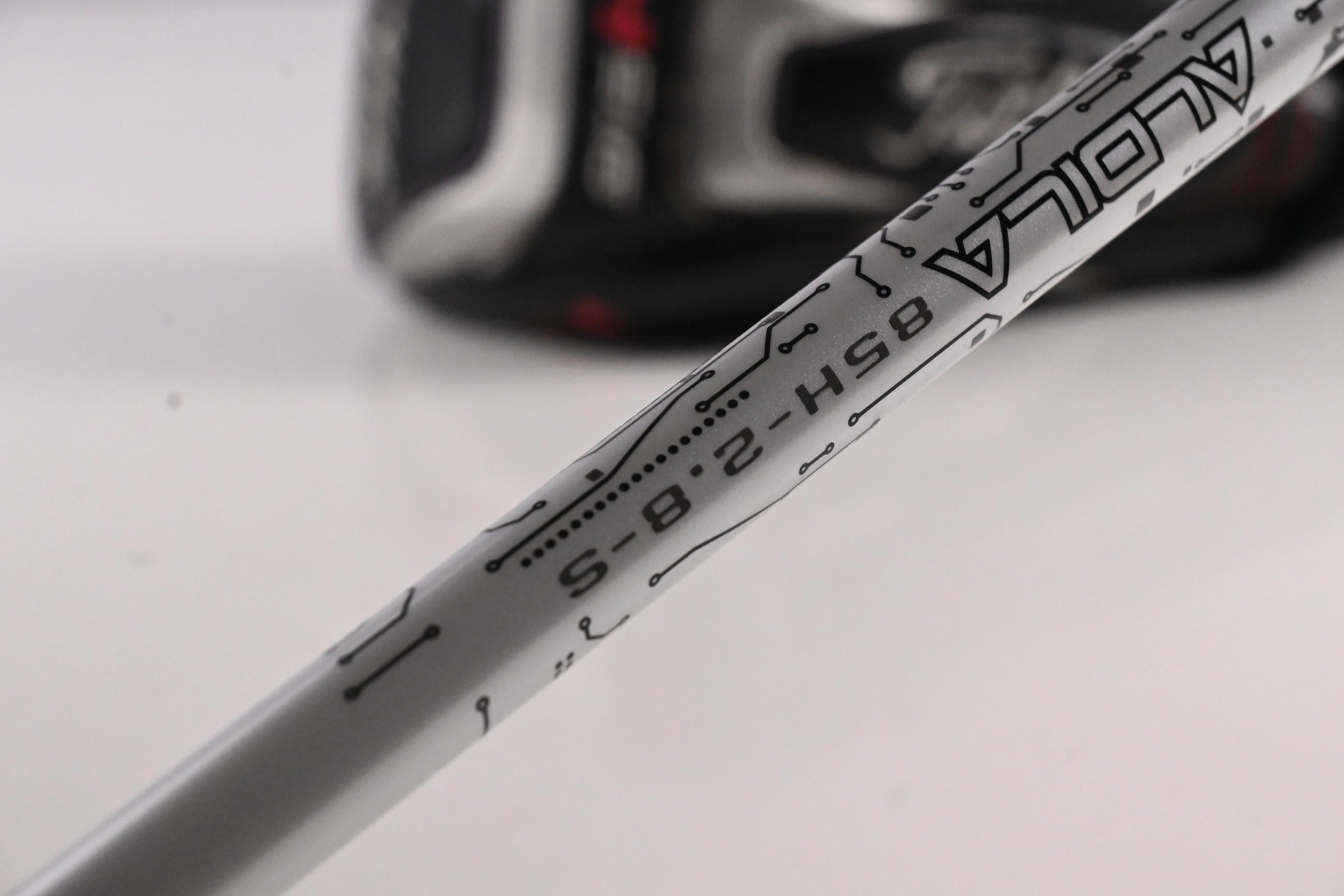Titleist 915H #2 Hybrid / 18 Degree / Stiff Flex Aldila Rogue Black 85 Shaft
