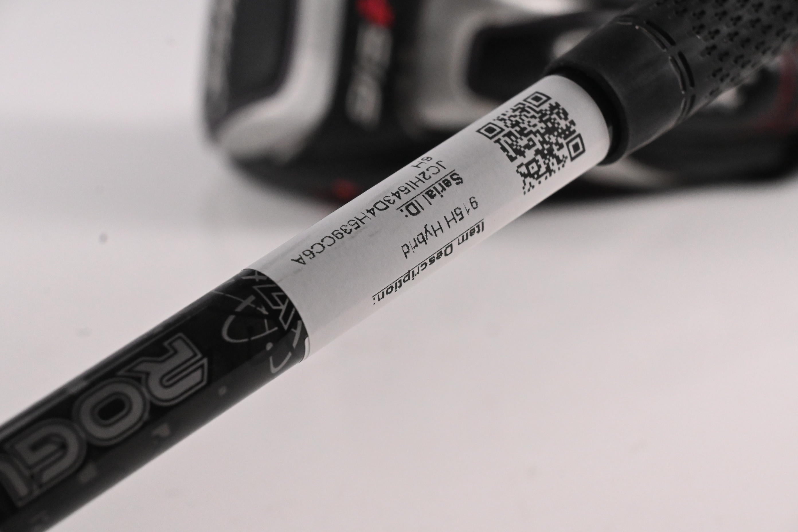 Titleist 915H #2 Hybrid / 18 Degree / Stiff Flex Aldila Rogue Black 85 Shaft