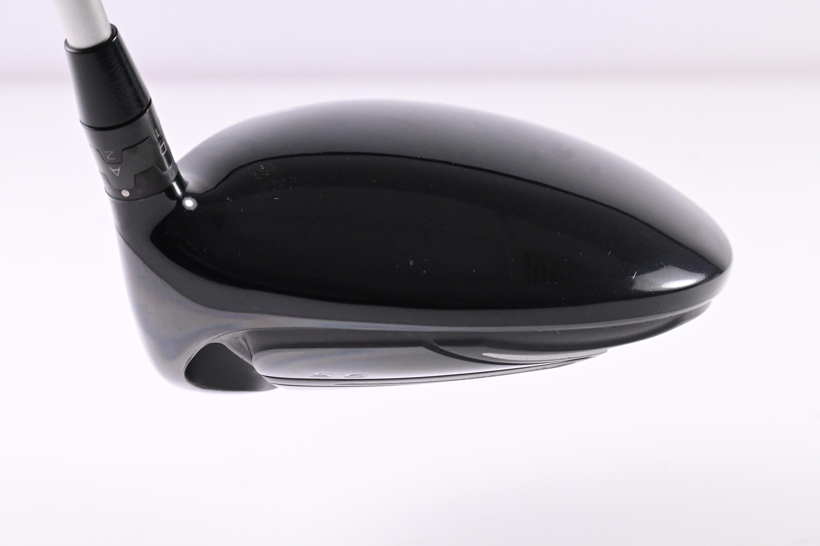 Titleist 915 D2 Driver / 9.5 Degree / Stiff Flex Mitsubishi Diamana S+ 60 Shaft