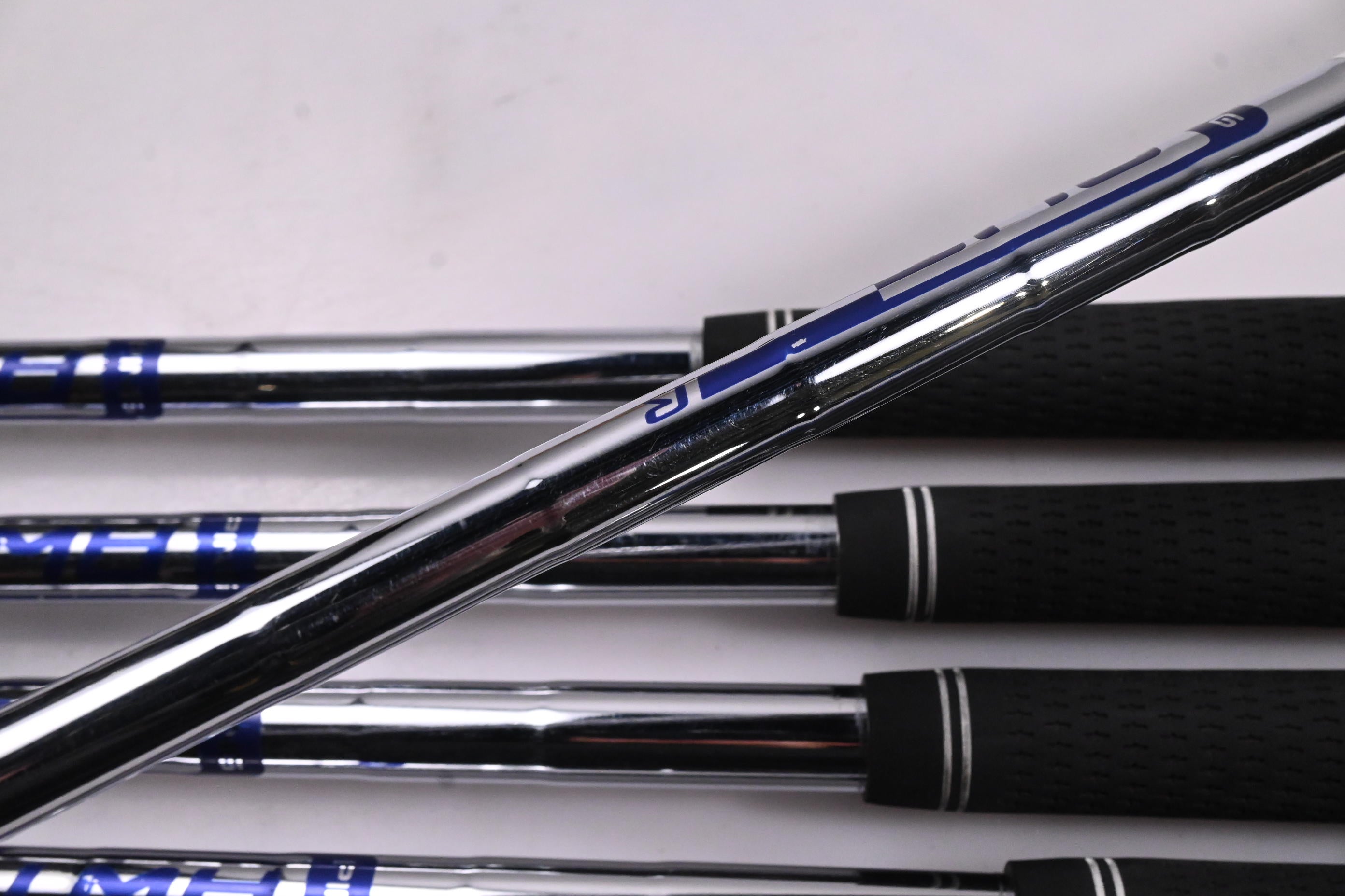 Ping i-Series E1 Irons / 4-PW / Blue Dot / Regular Flex Ping AWT 2.0 Shafts