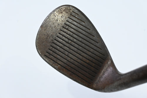 Cleveland 588 DSG Gap Wedge / 52 Degree / Wedge Flex Dynamic Gold Shaft