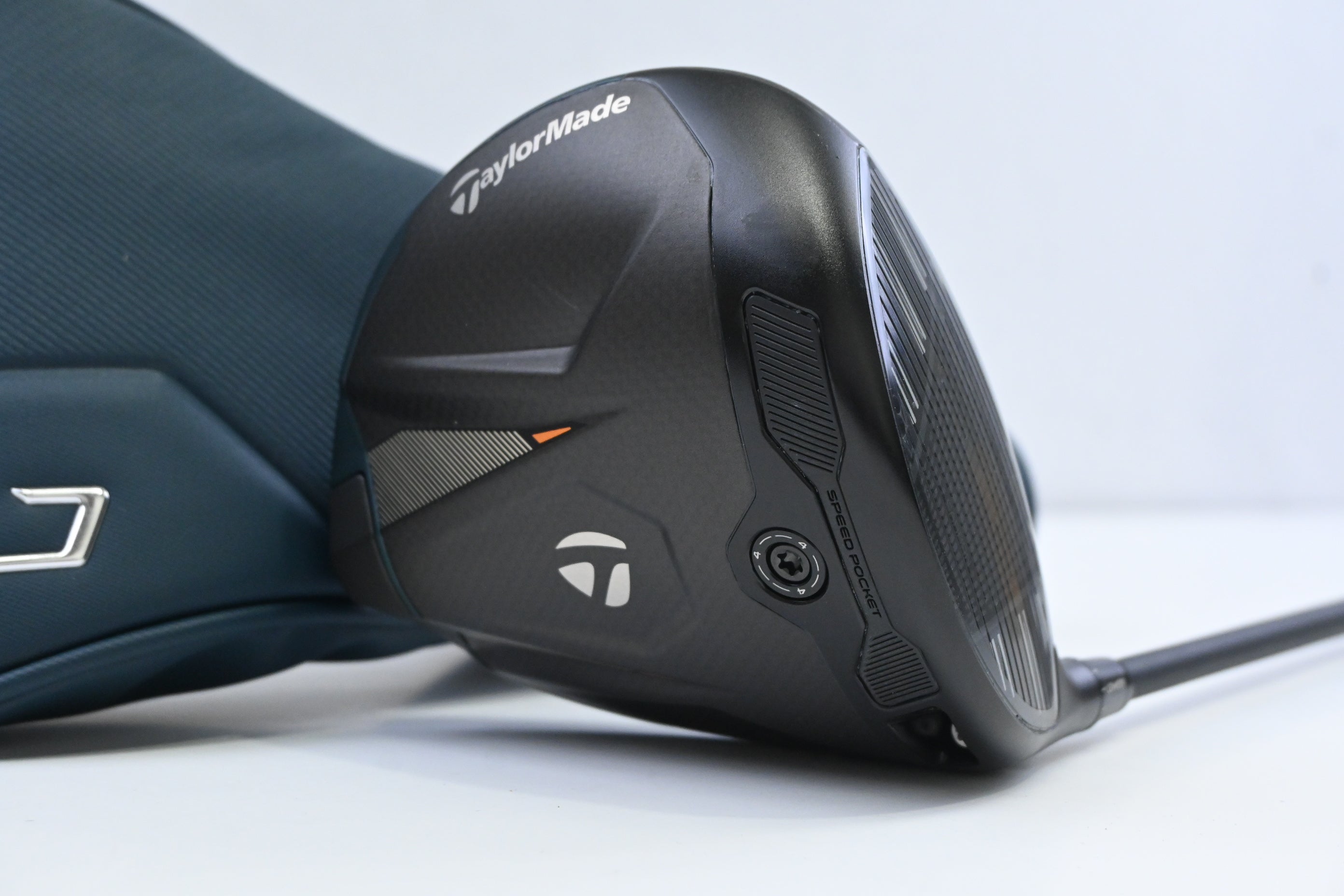 Taylormade Qi4D Max Driver / 10.5 Degree / Stiff Flex Taylorade REAX Blue 60