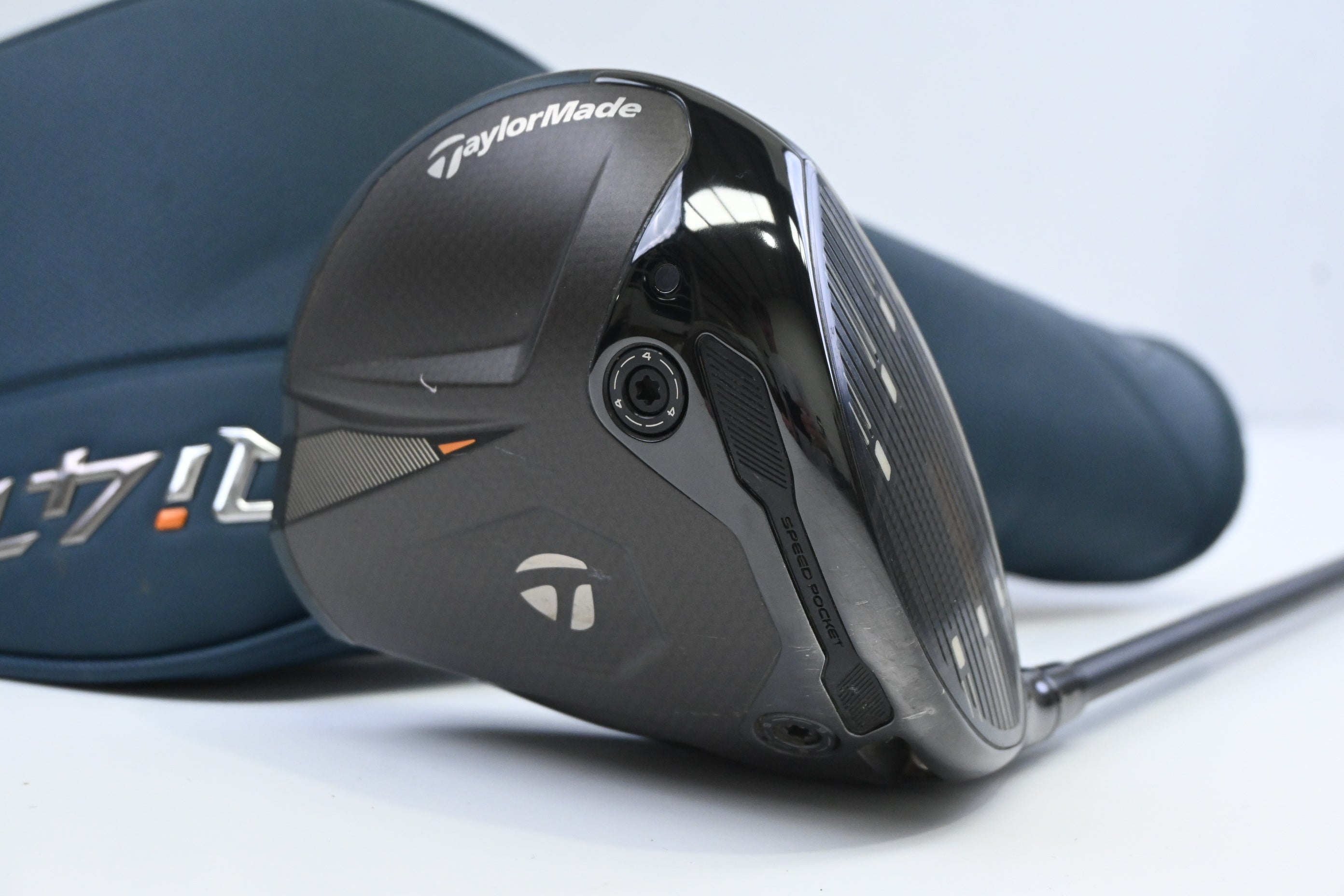 Taylormade Qi4D Driver / 9 Degree / Stiff Flex Taylormade Reax RED 50 Shaft