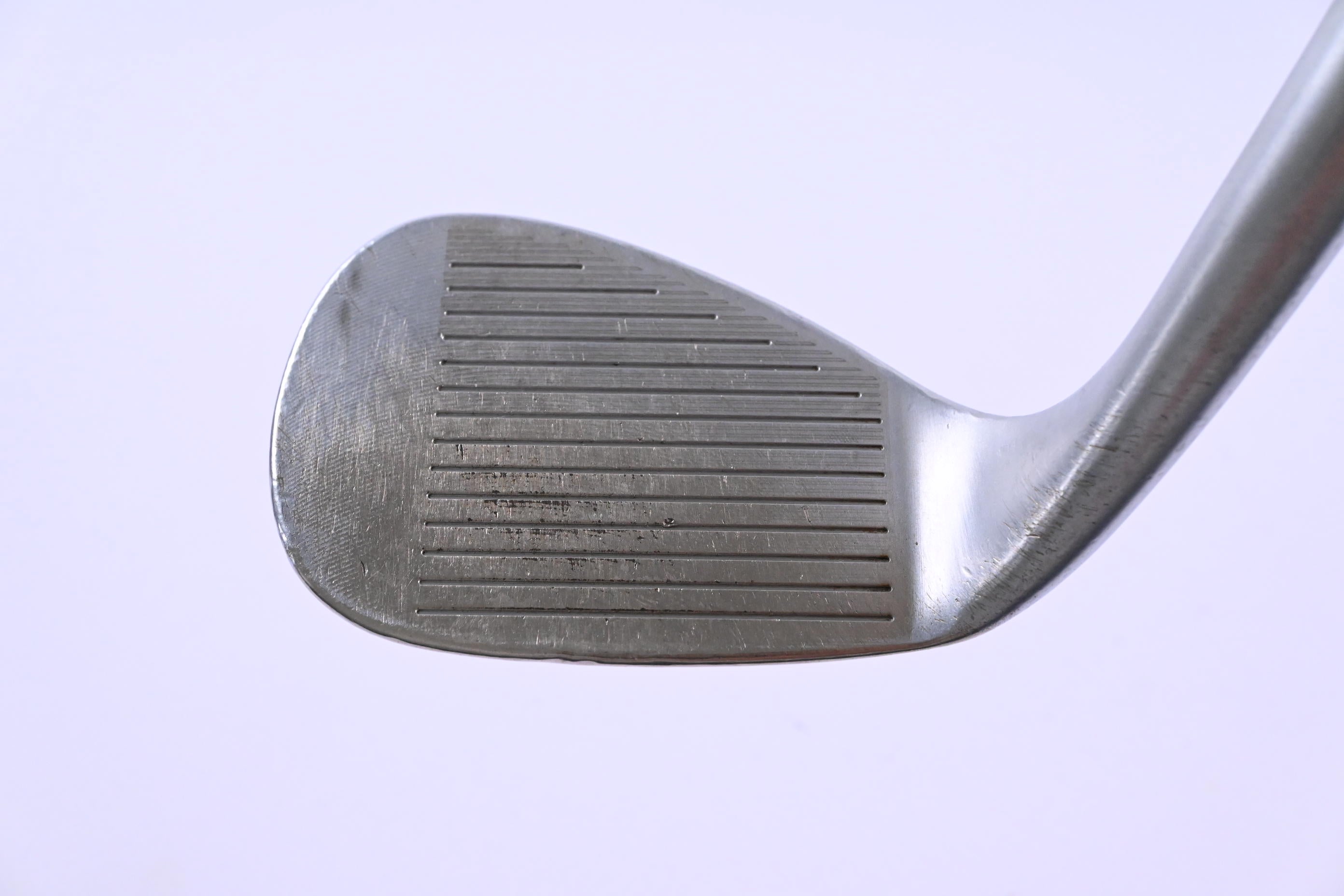 Cleveland 588 RTX Sand Wedge / 54 Degree / Wedge Flex Dynamic Gold Shaft