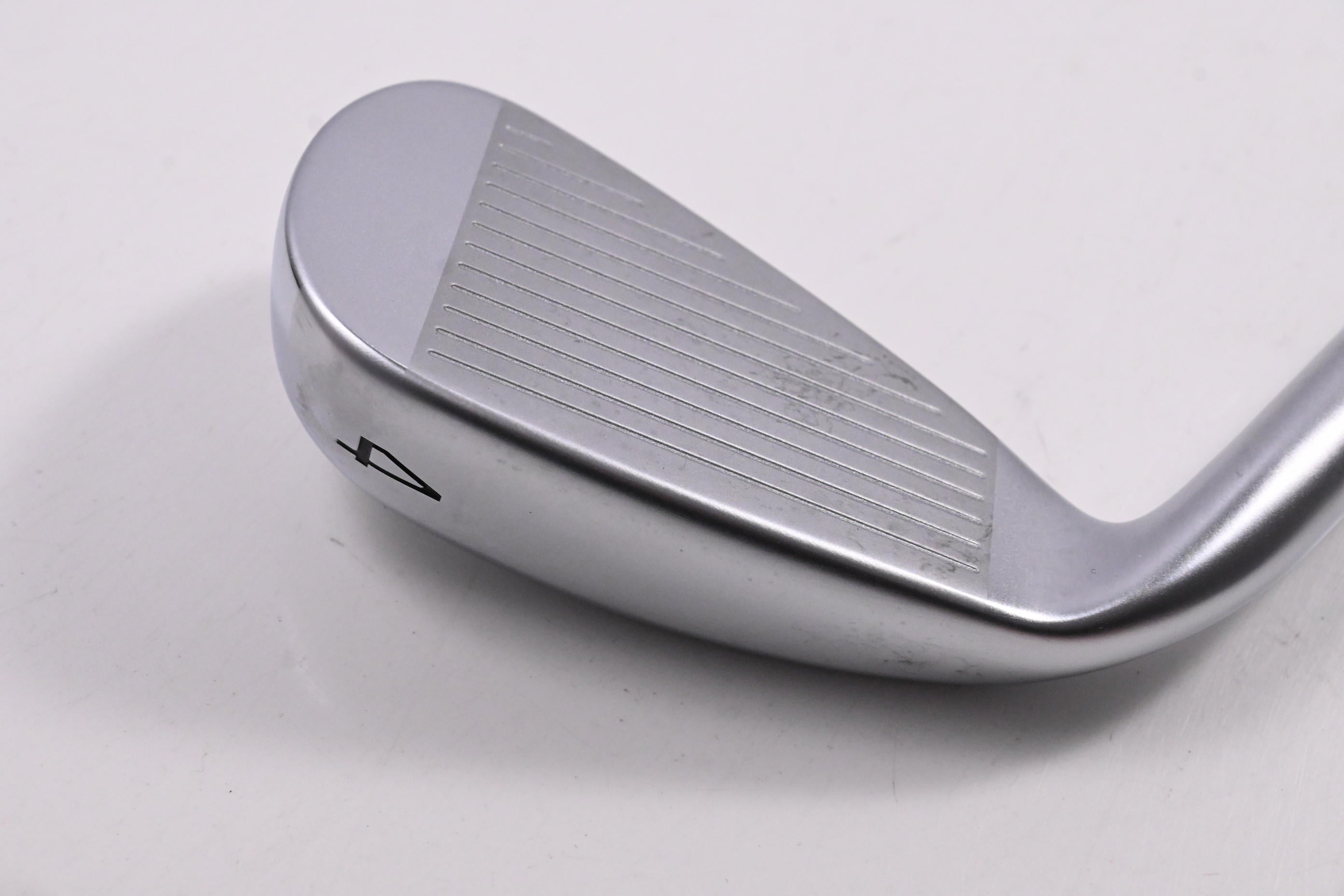 Mizuno JPX 925 Hot Metal #4 Iron / 19 Degree / Regular Flex UST Mamiya Recoil 60
