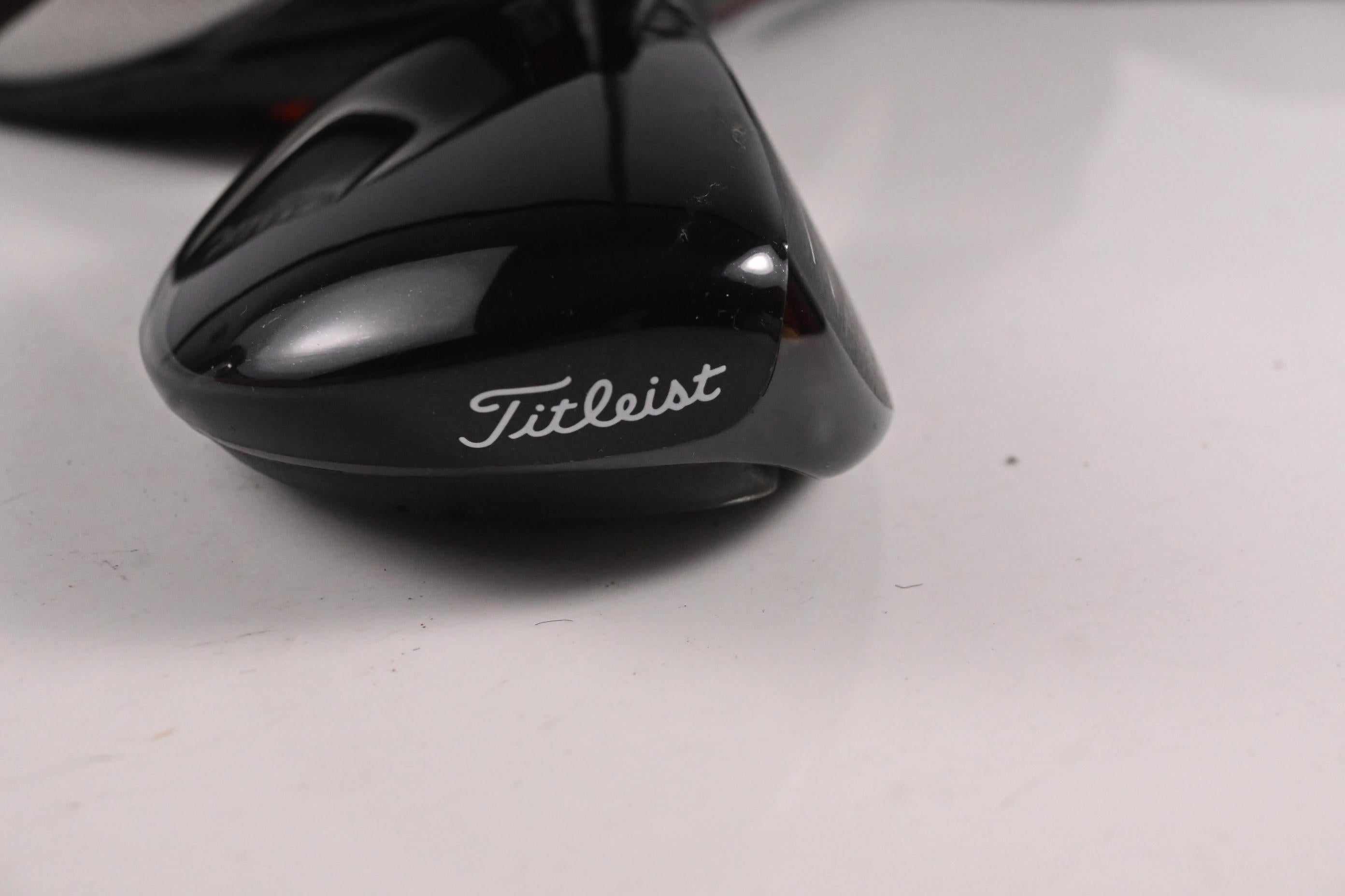 Titleist 915H #5 Hybrid / 27 Degree / Regular Flex Diamana Red M+ 60 Shaft