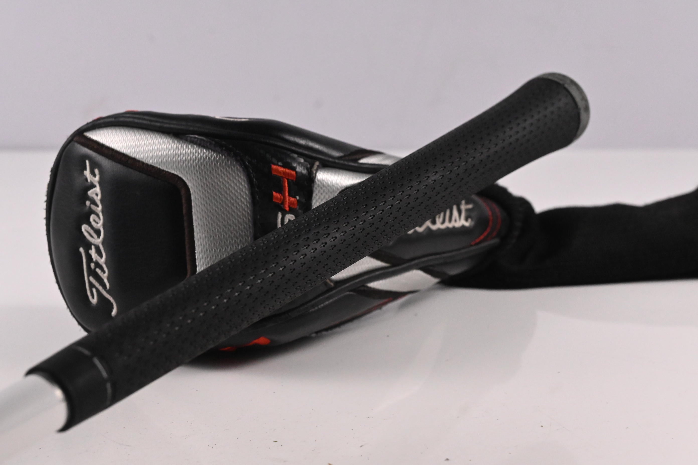Titleist 915H #5 Hybrid / 27 Degree / Regular Flex Diamana Red M+ 60 Shaft