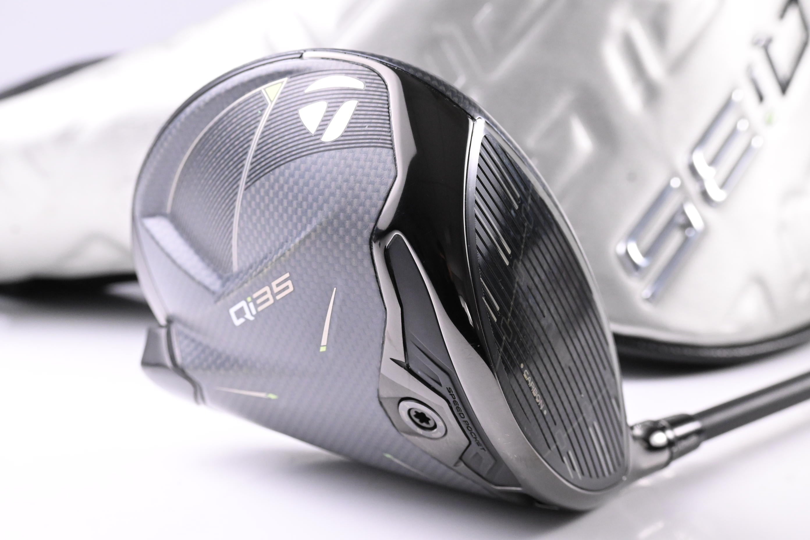 Taylormade Qi35 Driver / 10.5 Degree / Regular Flex Fujikura Ventus Blue 5 Shaft