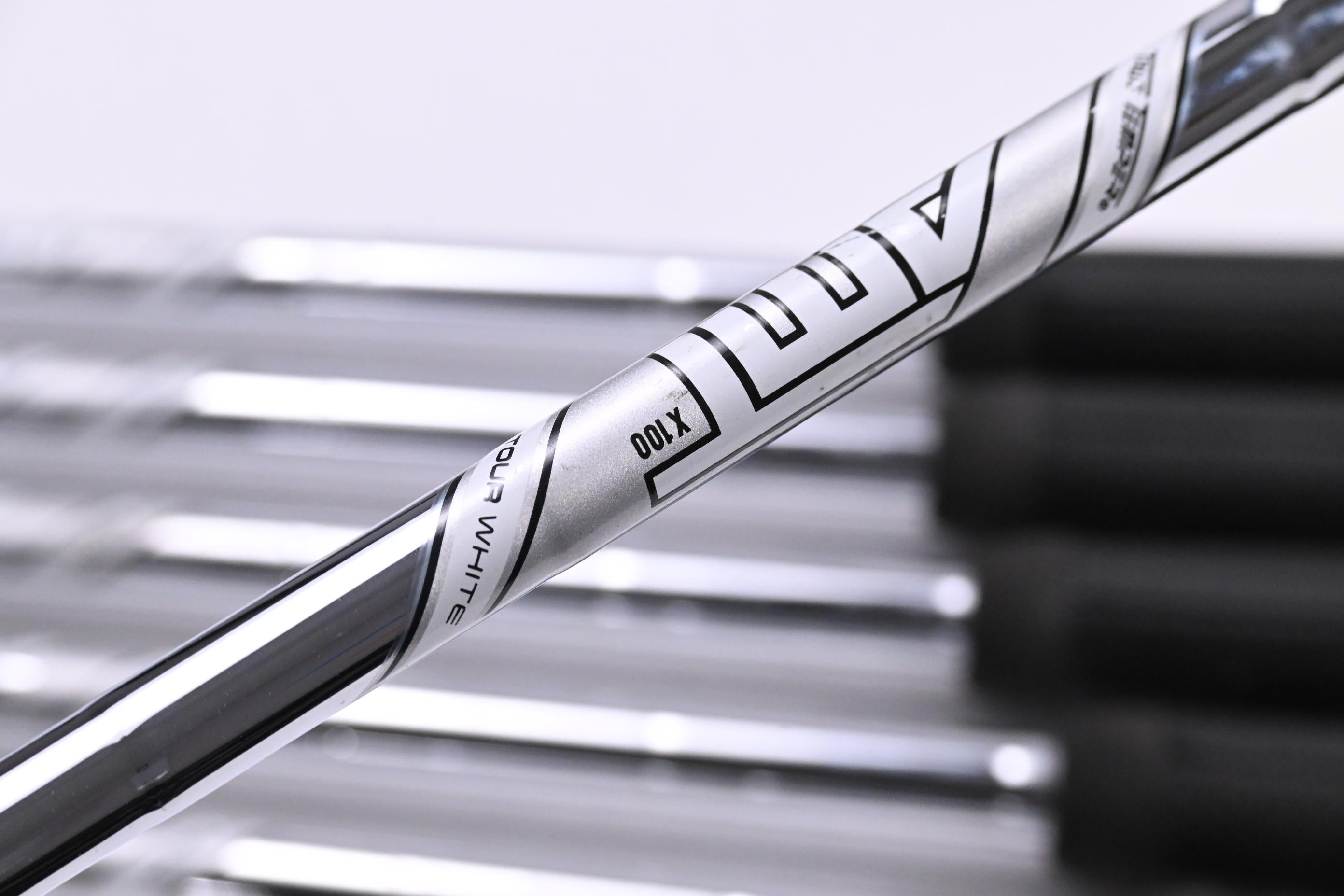 Titleist T200 2023 Irons / 6-PW+48 / X-Flex AMT Tour White X100 Shafts