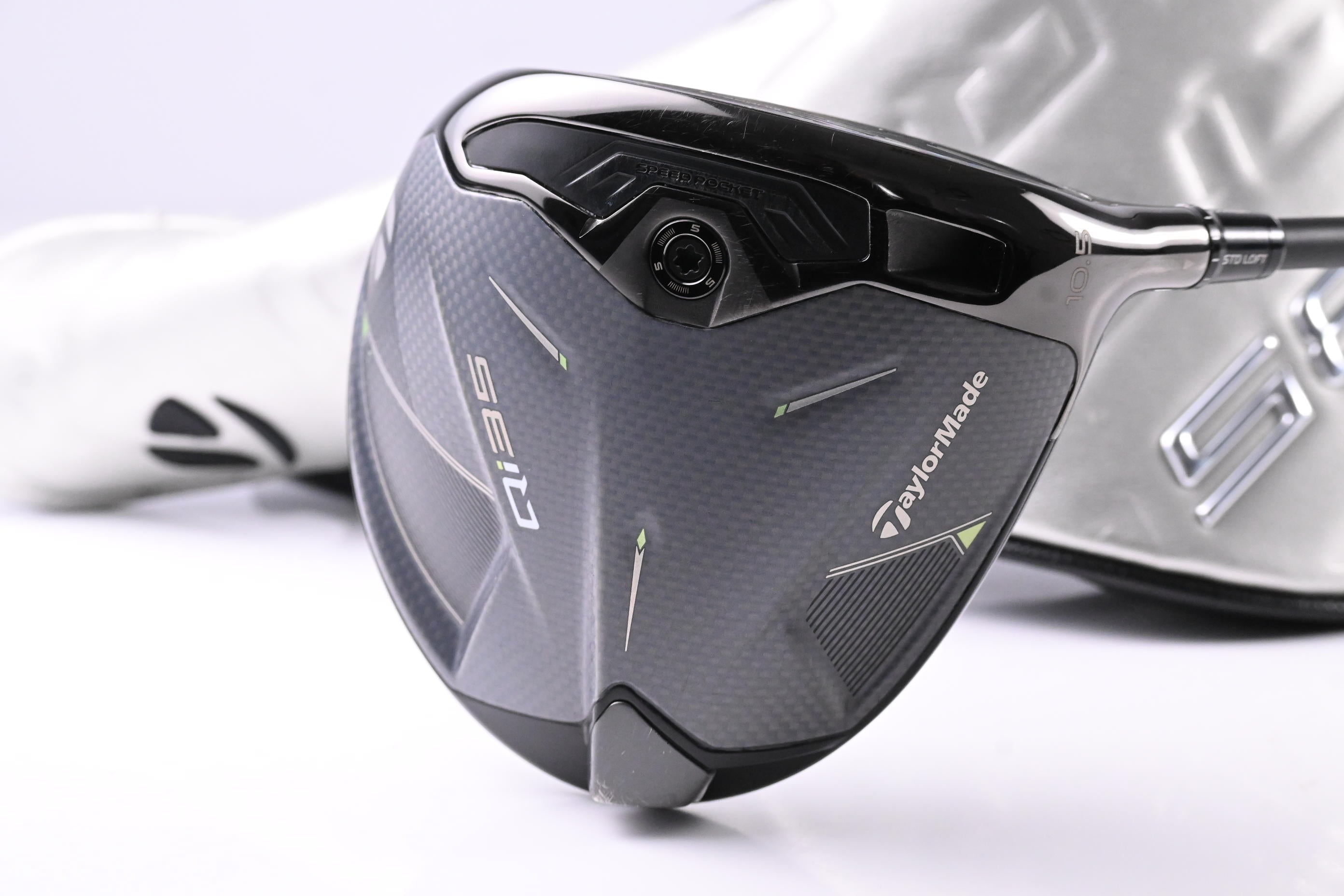 Taylormade Qi35 Driver / 10.5 Degree / Regular Flex Fujikura Ventus Blue 5 Shaft