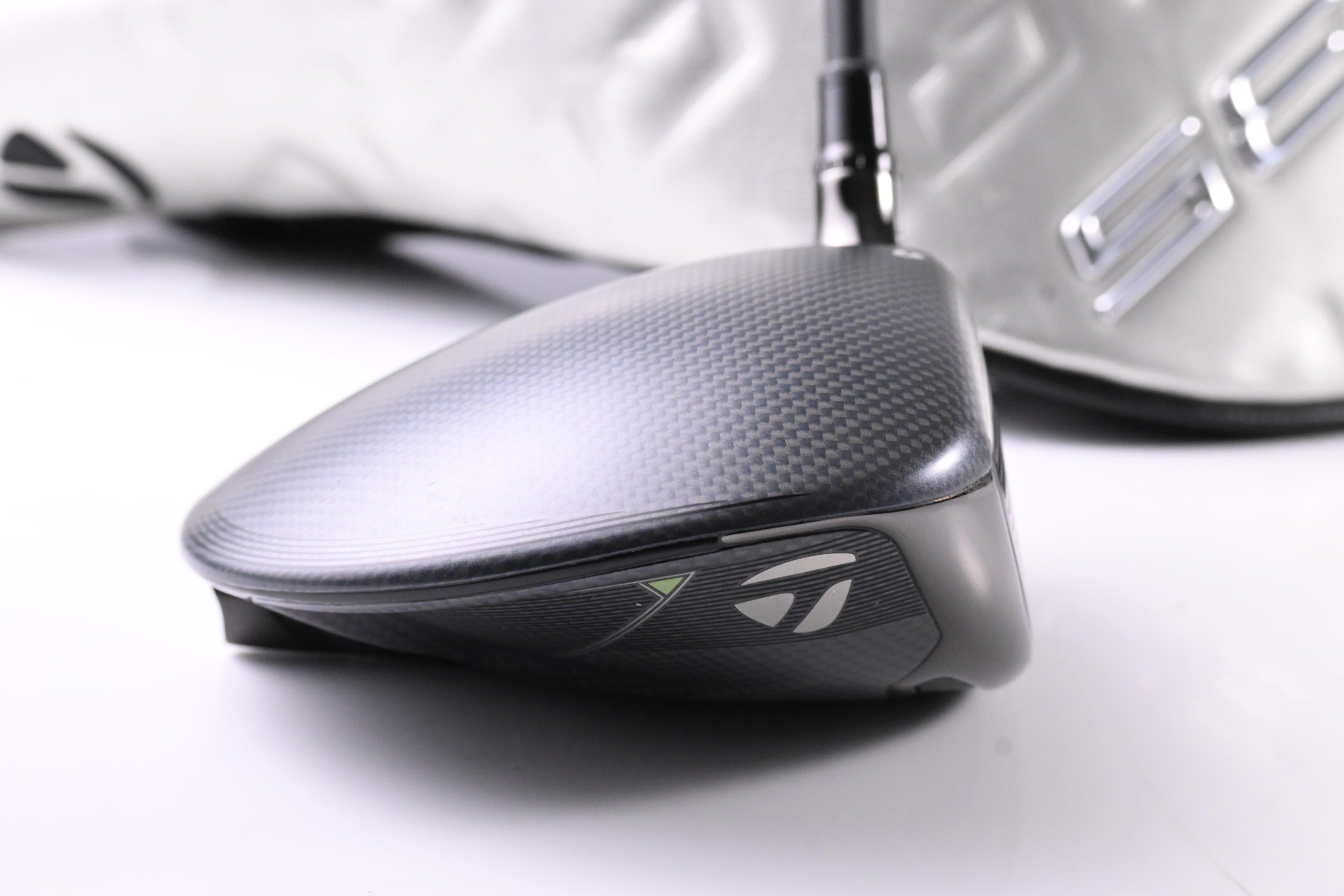 Taylormade Qi35 Driver / 10.5 Degree / Regular Flex Fujikura Ventus Blue 5 Shaft