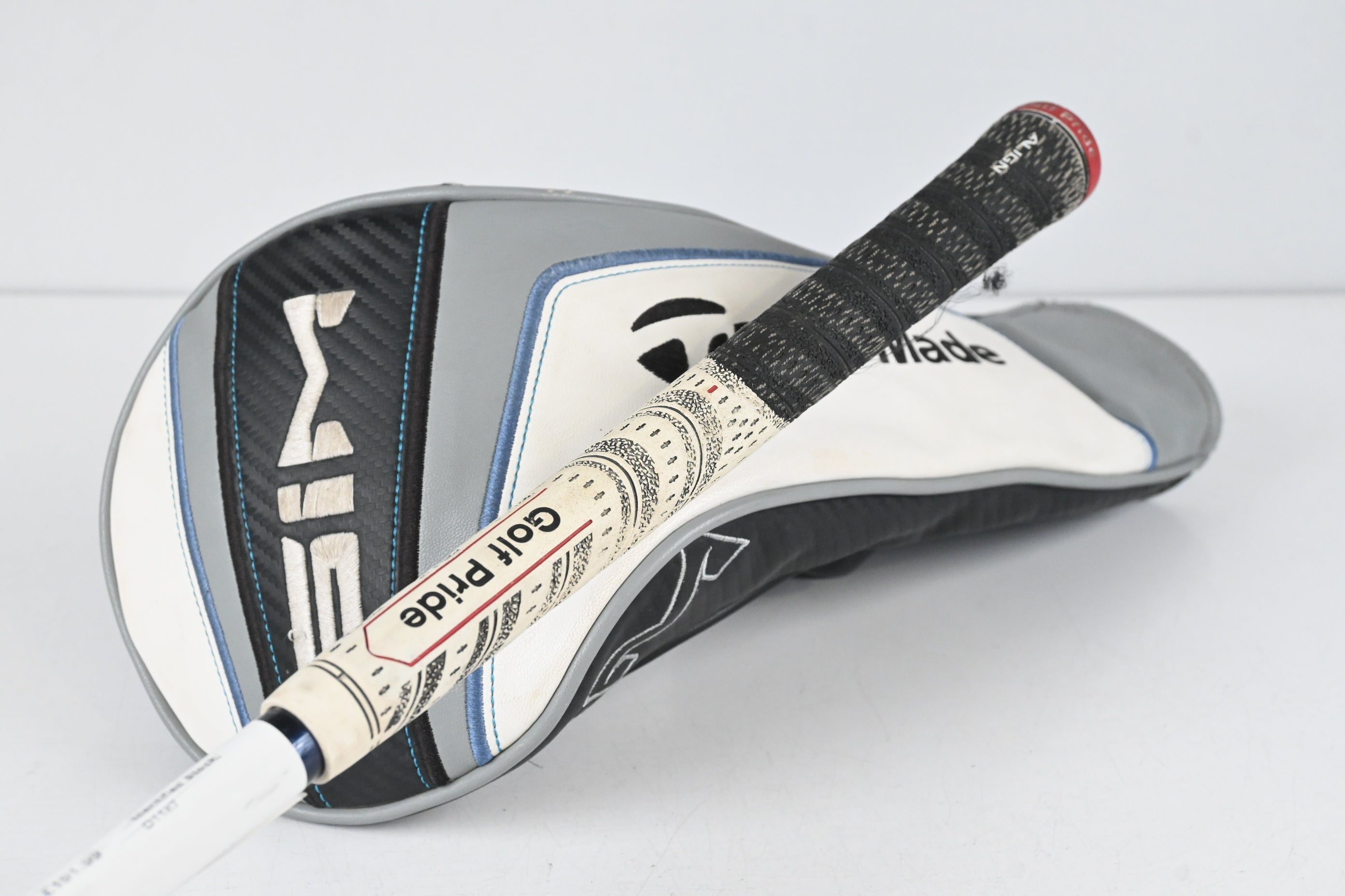 Taylormade SIM Max Driver / 10.5 Degree / Stiff Flex Ventus Blue 6 Shaft