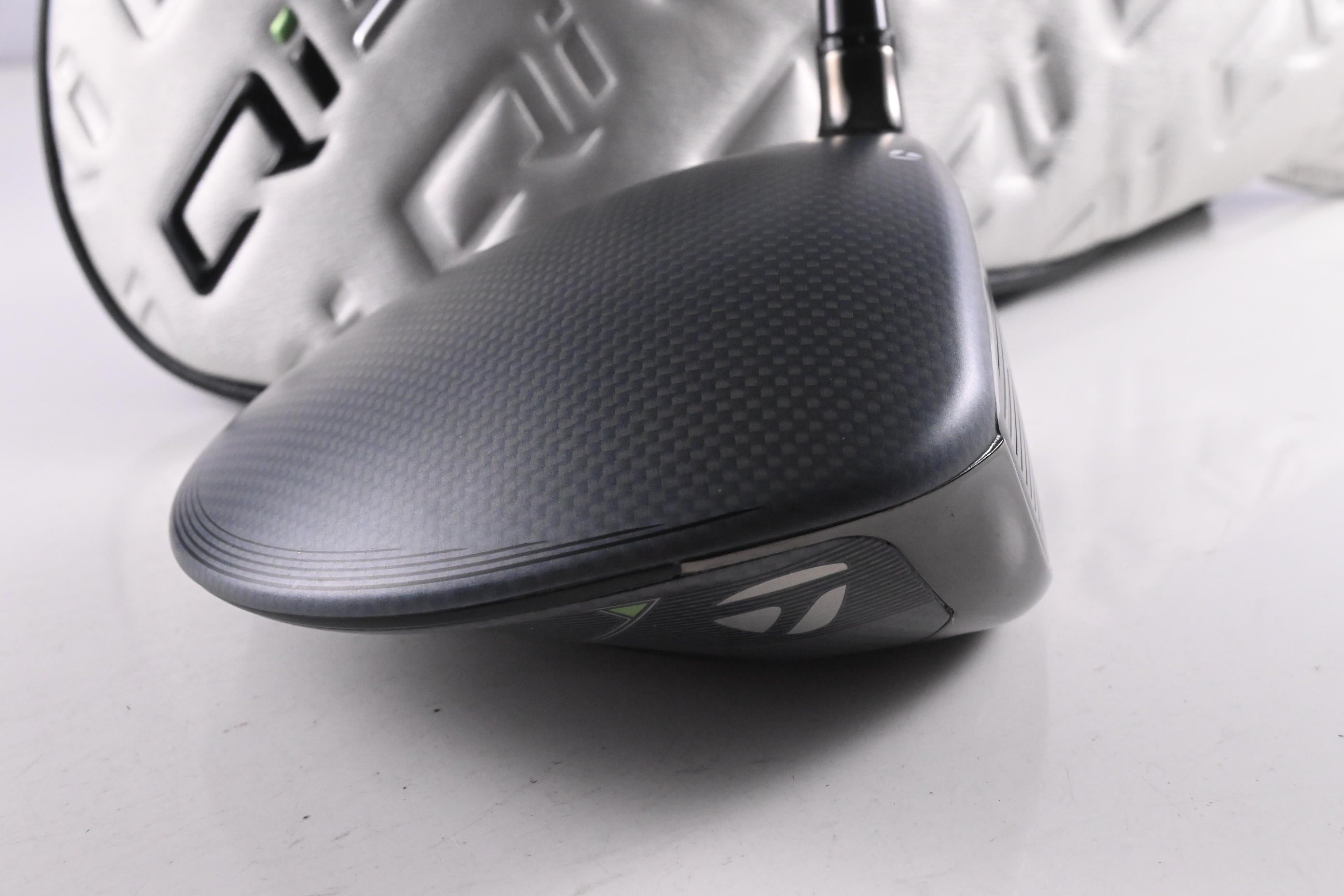 Taylormade Qi35 Driver / 10.5 Degree / Stiff Flex UST ATTAS Speed Series 40