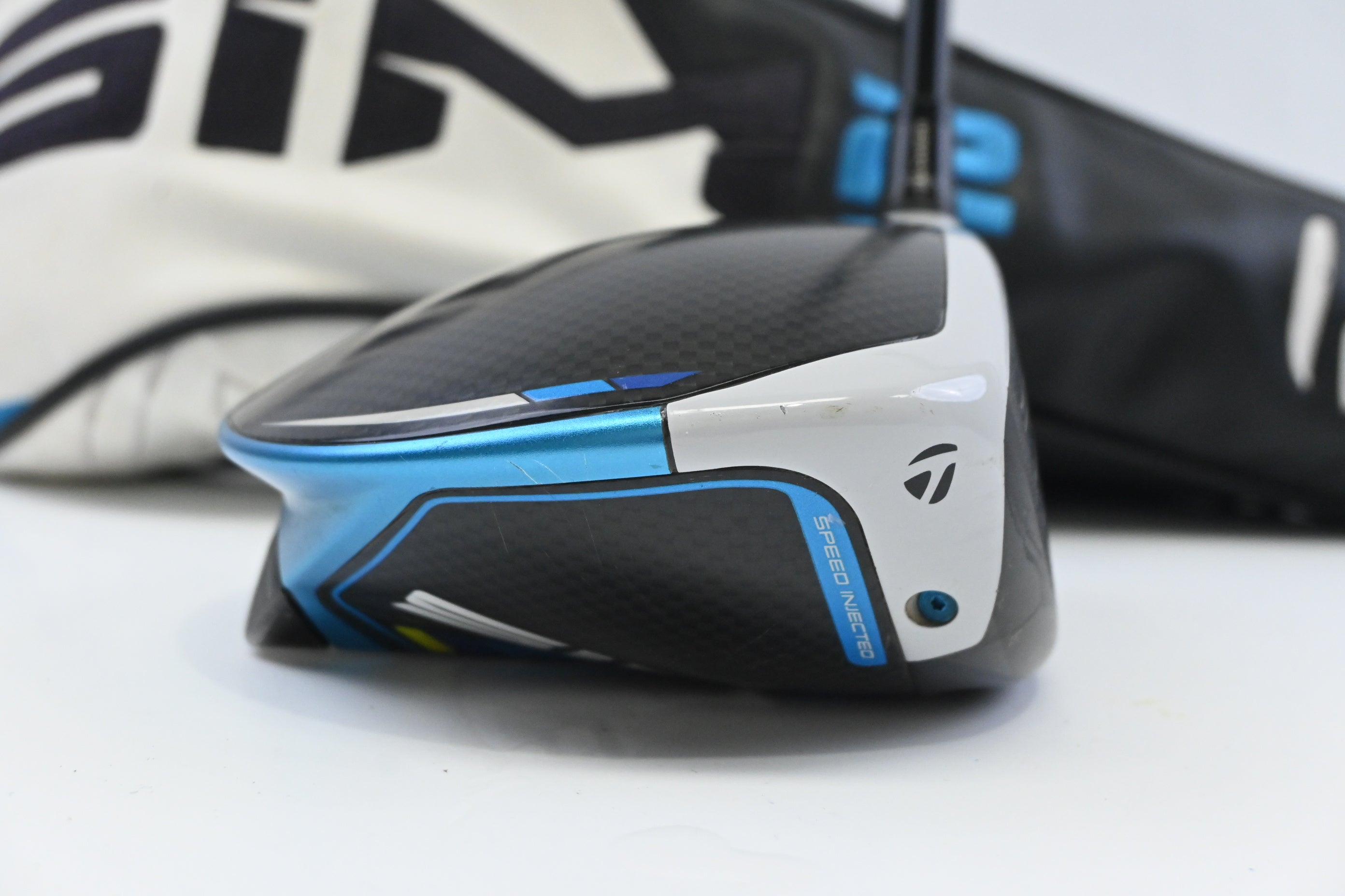Taylormade SIM2 Driver / 10.5 Degree / Regular Flex Fujikura Ventus TR Red 5