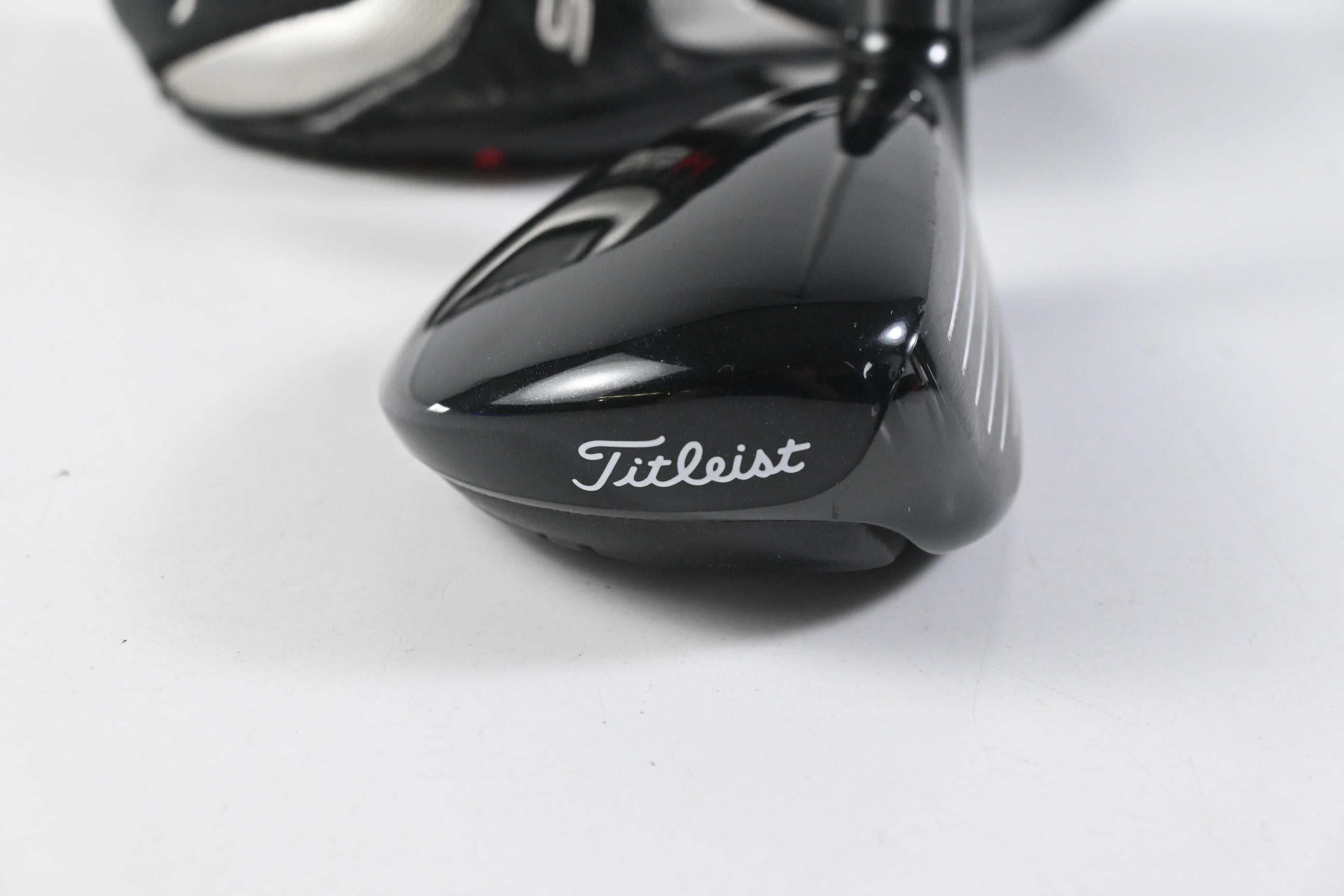Titleist 915H #2 Hybrid / 18 Degree / Stiff Flex Aldila Rogue Black 85 Shaft