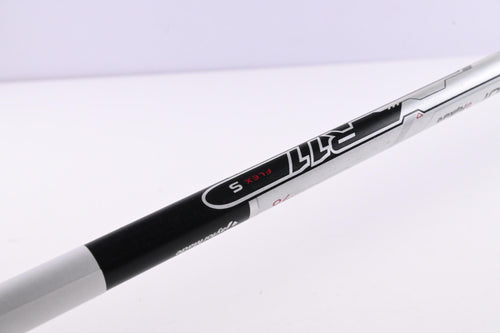 Taylormade R11 #3 Wood / 15.5 Degree / Stiff Flex Fujikura Blur 70 Shaft