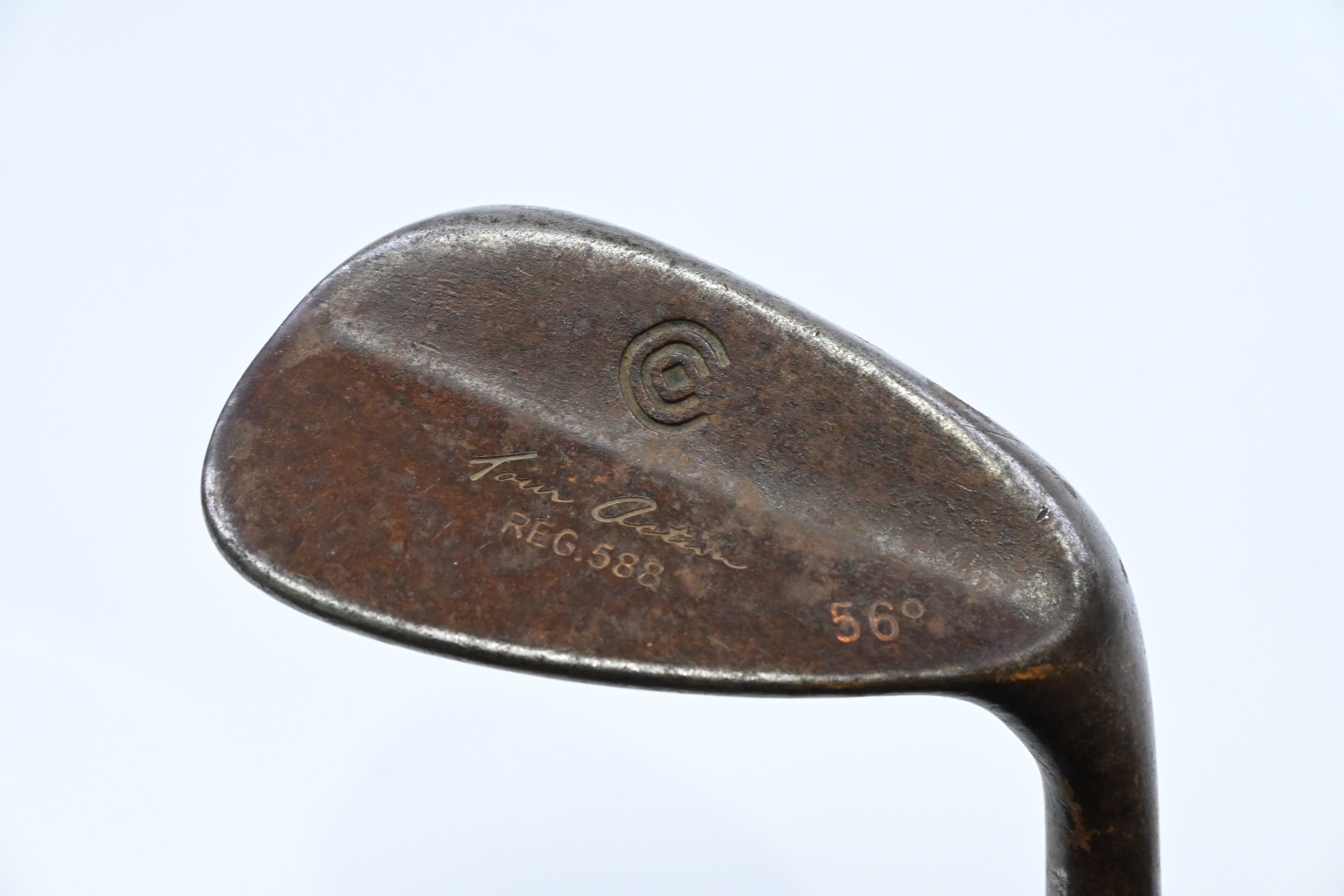 Cleveland 588 Tour Action Sand Wedge / 56 Degree / Stiff Flex Dynamic Gold Shaft