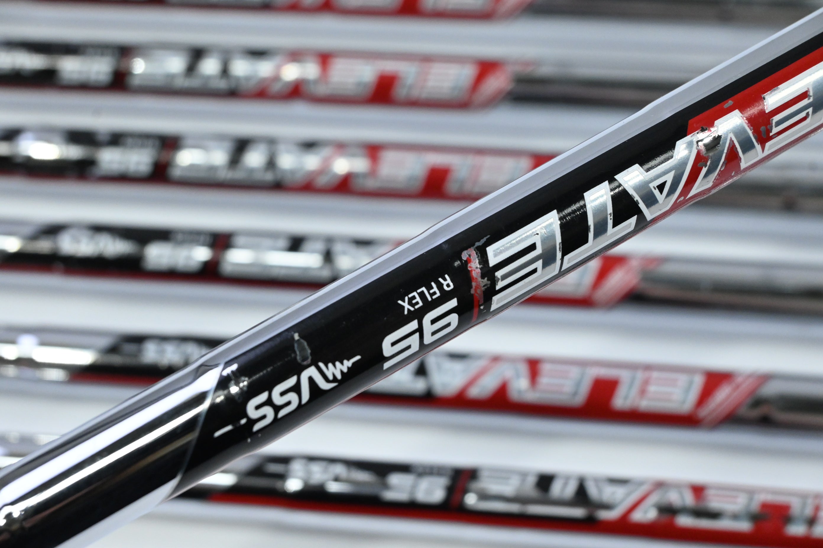 Taylormade SIM2 Max Irons / 5-PW+SW / Regular Flex Elevate 95 Shafts