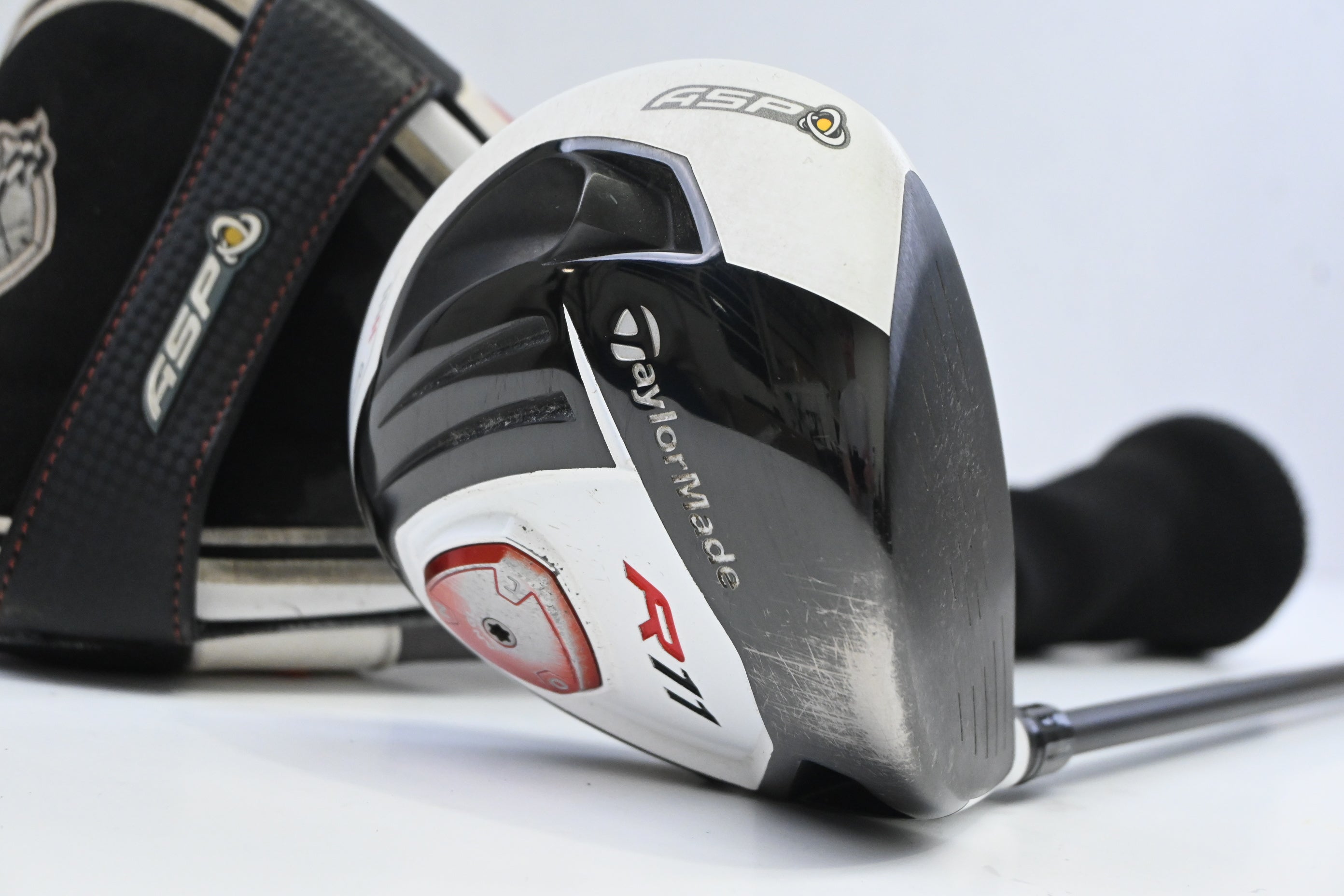 Taylormade R11 Driver / 10.5 Degree / Stiff Flex Fujikura Blur 65 Shaft