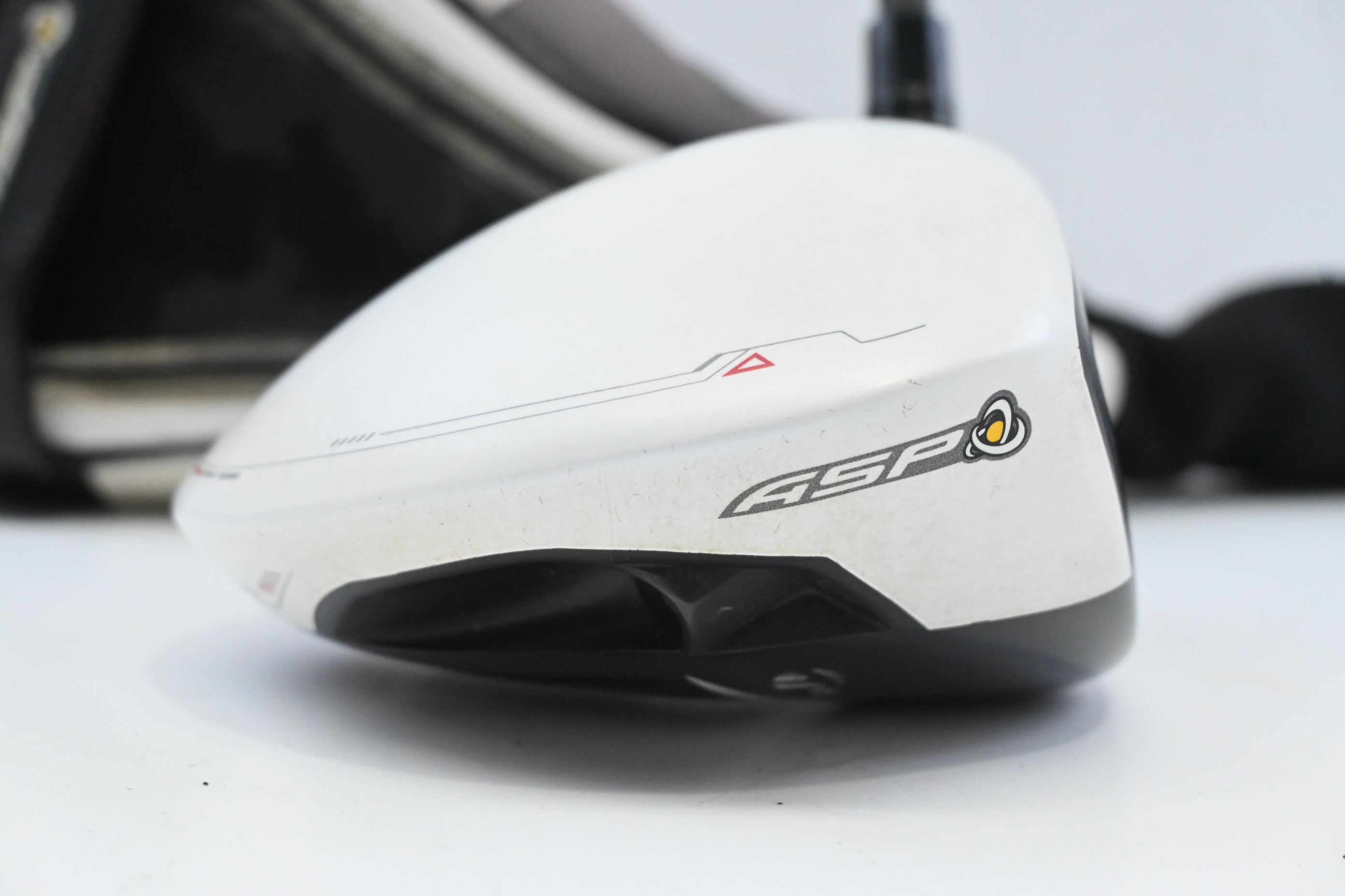 Taylormade R11 Driver / 10.5 Degree / Stiff Flex Fujikura Blur 65 Shaft