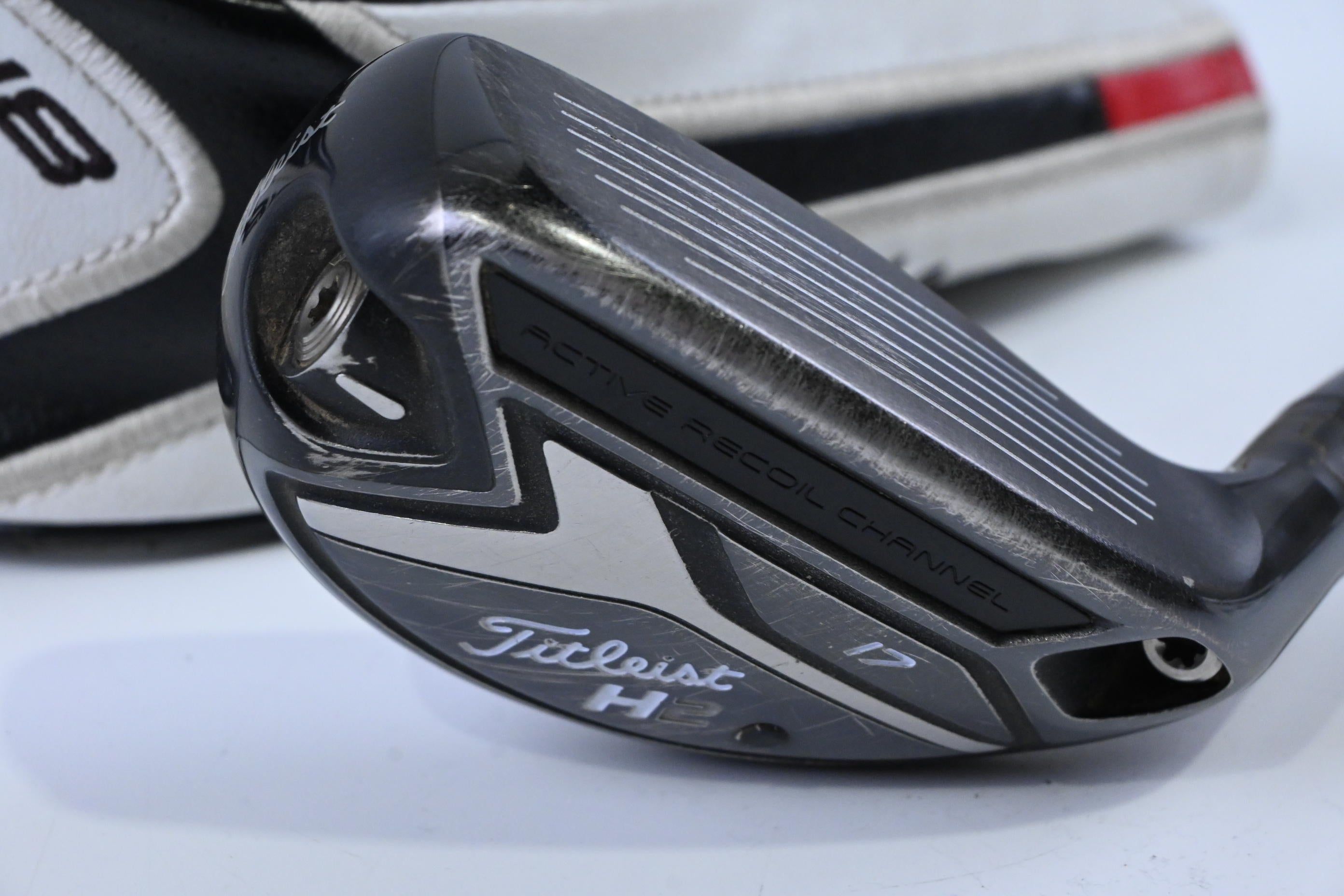 Titleist 818 H2 #2 Hybrid / 17 Degree / Stiff Flex Diamana M+ 60 Shaft