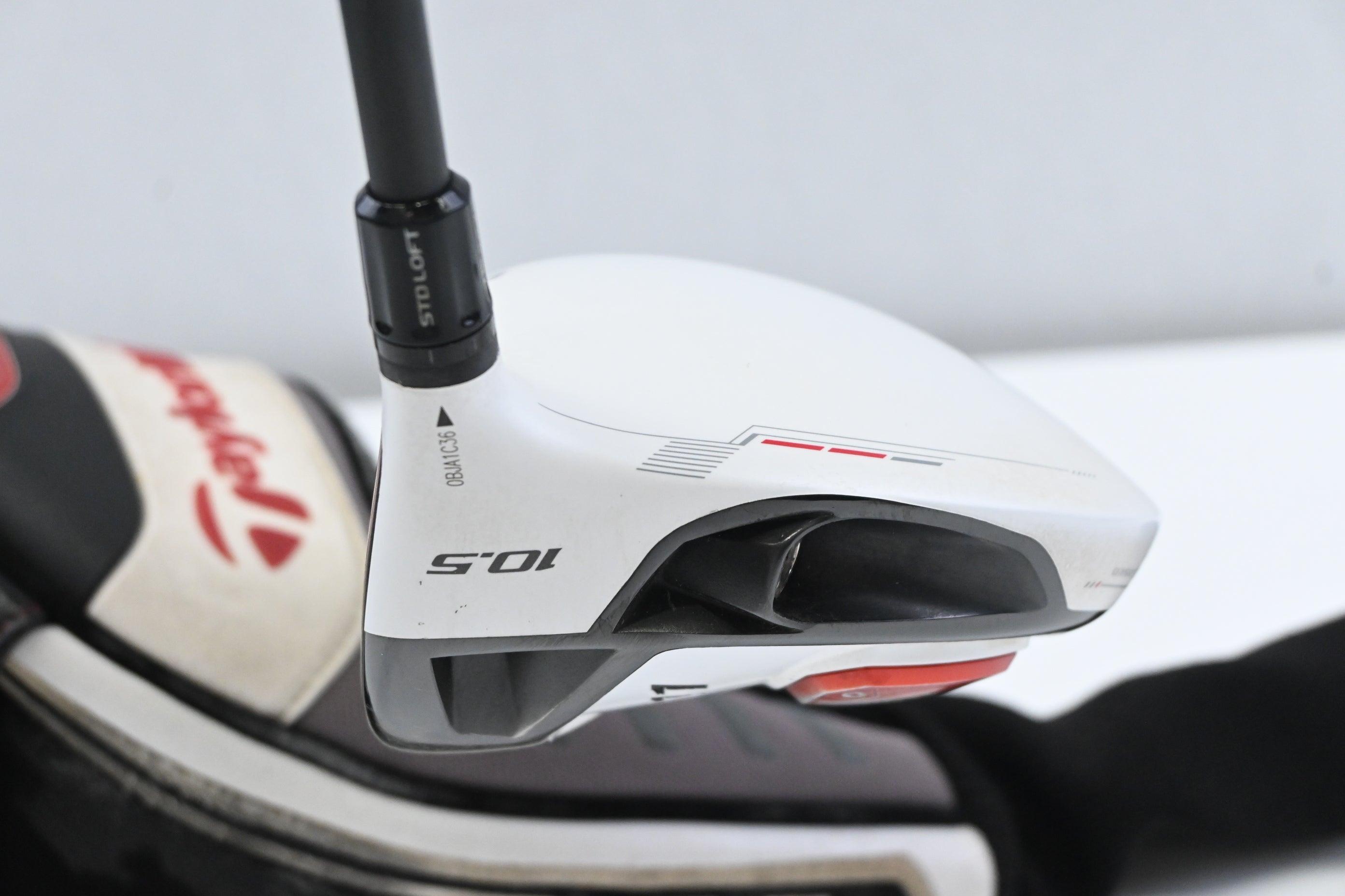 Taylormade R11 Driver / 10.5 Degree / Stiff Flex Fujikura Blur 65 Shaft
