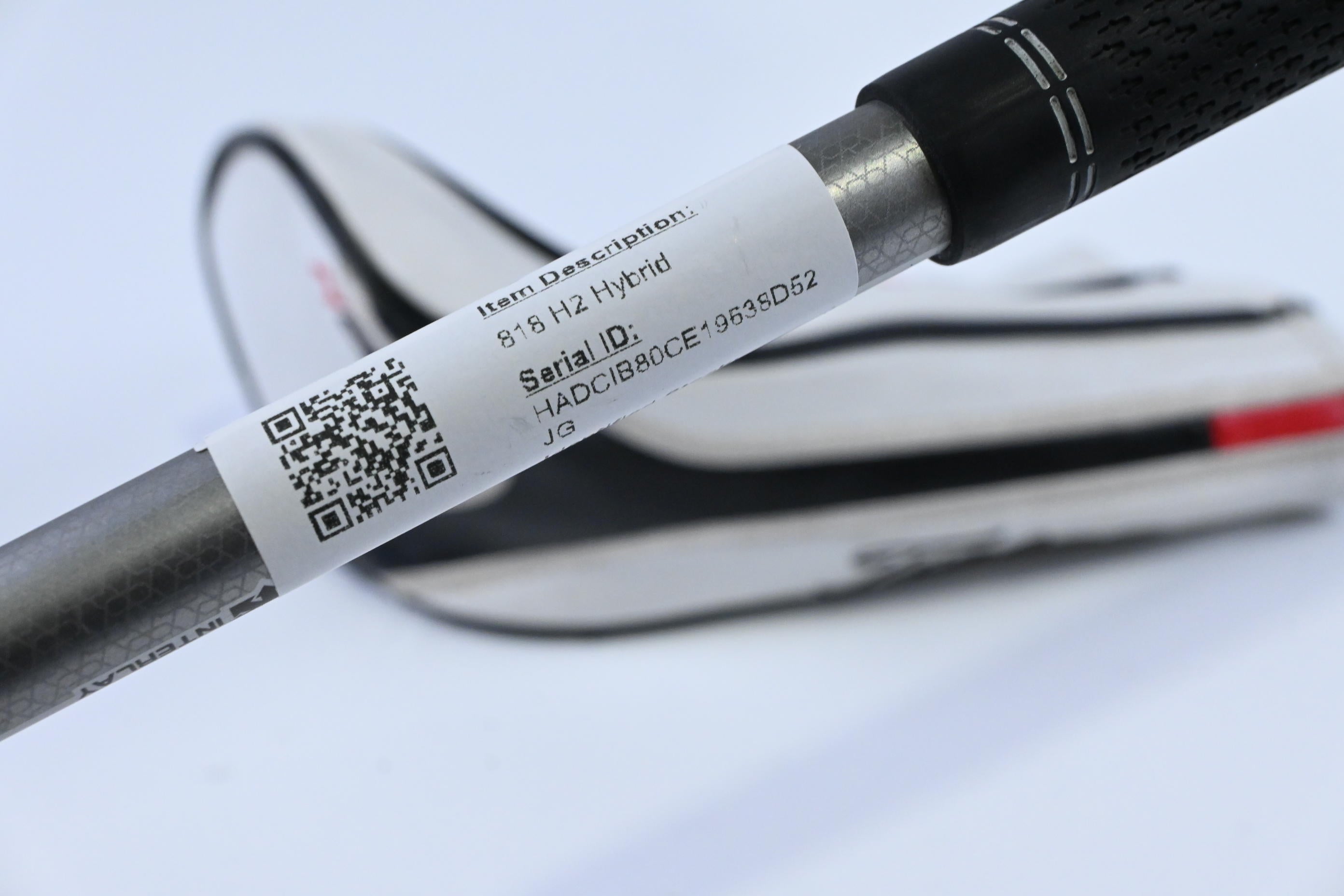 Titleist 818 H2 #2 Hybrid / 17 Degree / Stiff Flex Diamana M+ 60 Shaft