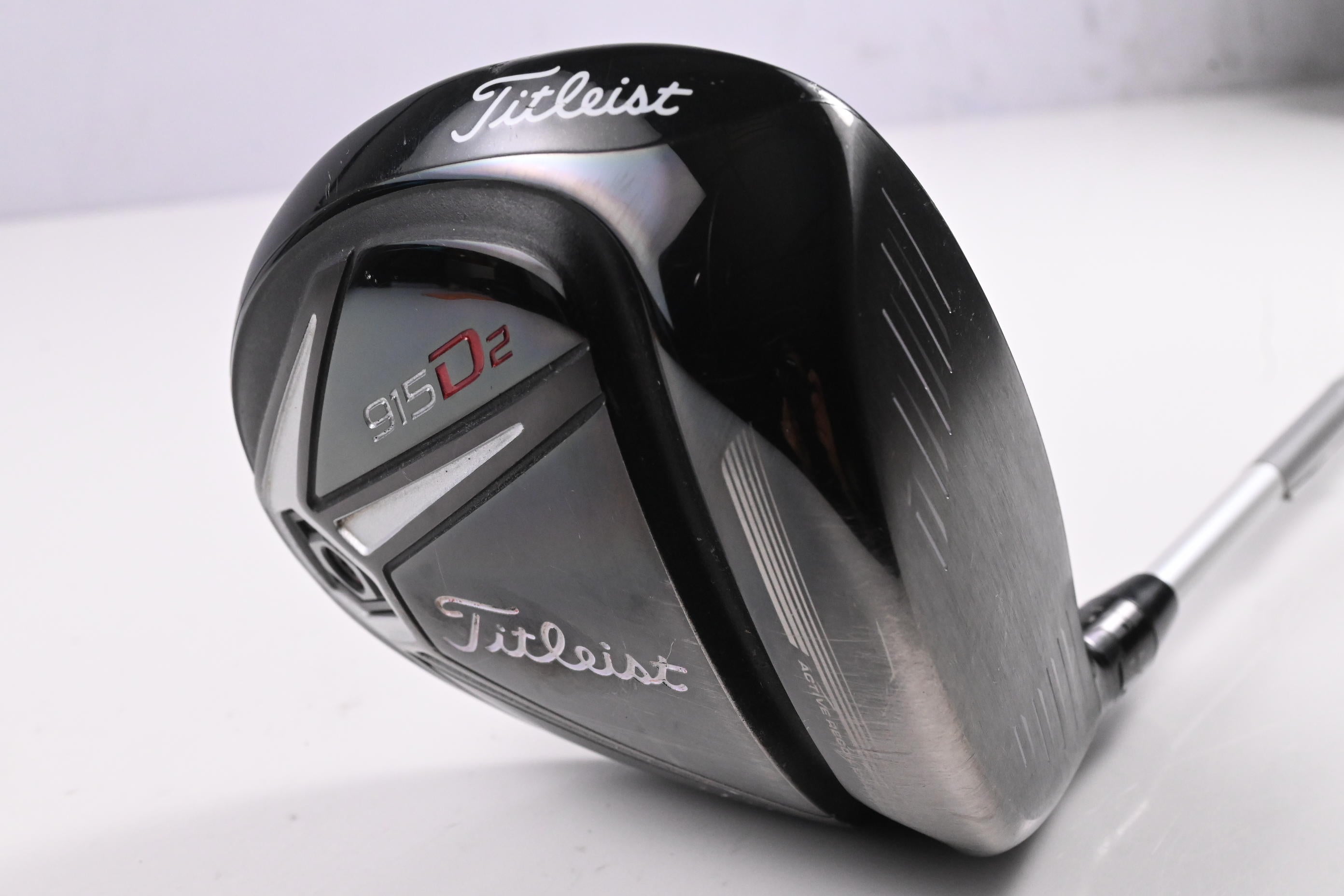 Titleist 915 D2 Driver / 9.5 Degree / Regular Flex Aldila Rogue Silver 70 Shaft