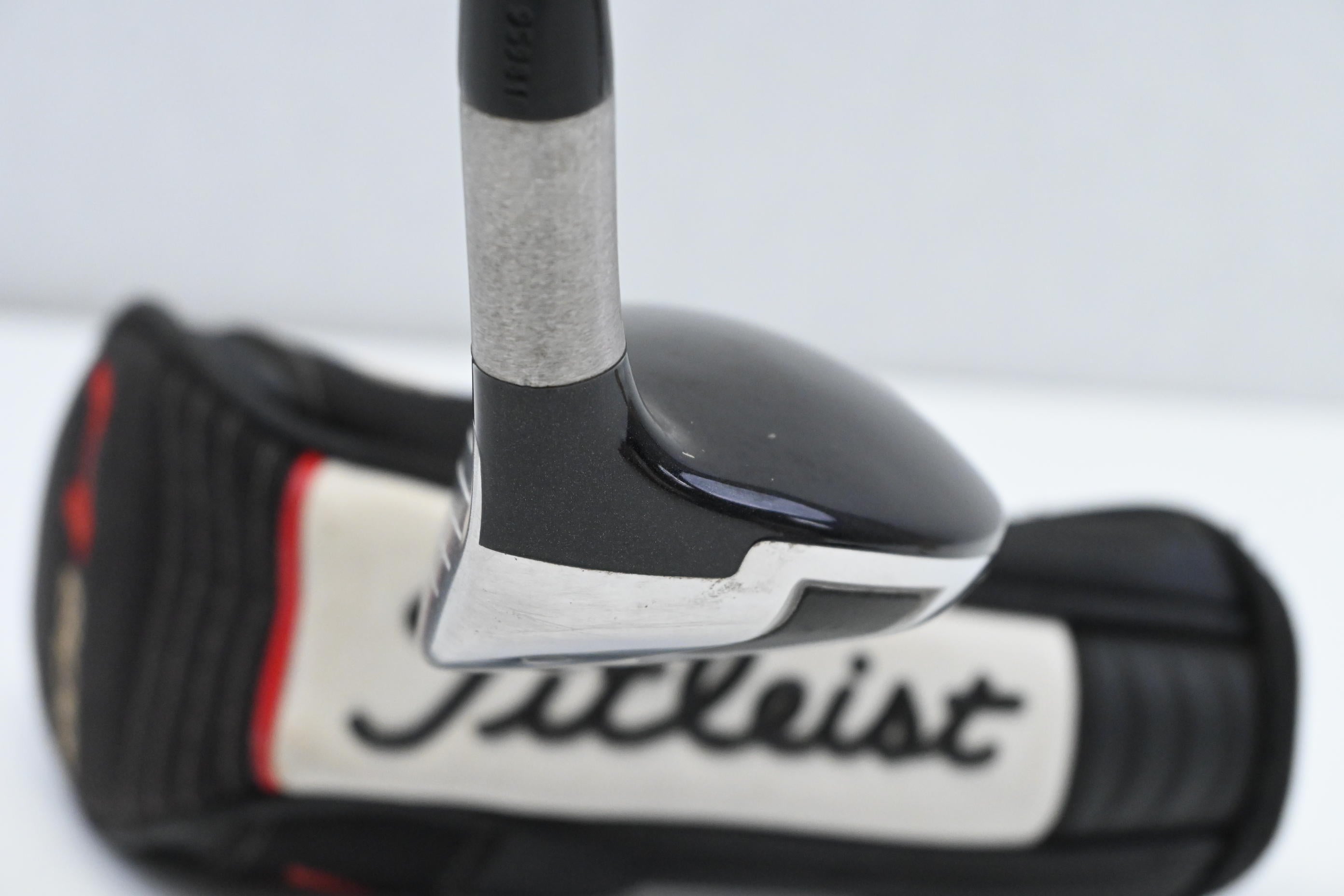 Titleist 909H #3 Hybrid / 19 Degree / Regular Flex Diamana 80 Shaft