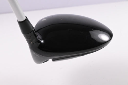 Titleist 915 D2 Driver / 9.5 Degree / Regular Flex Aldila Rogue Silver 70 Shaft