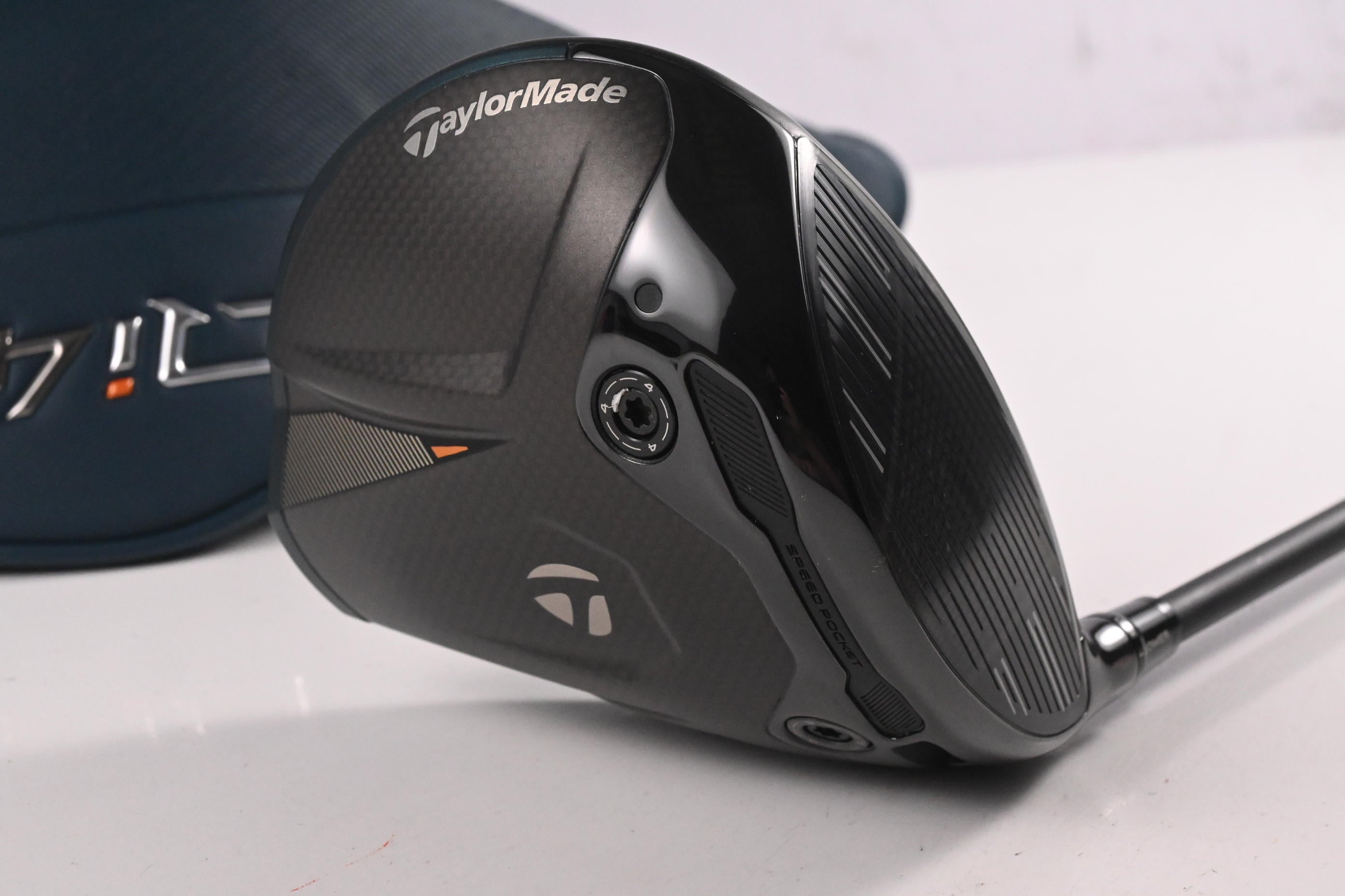 Taylormade Qi4D Driver / 10.5 Degree / Regular Flex Mitsubishi Reax 50 Shaft