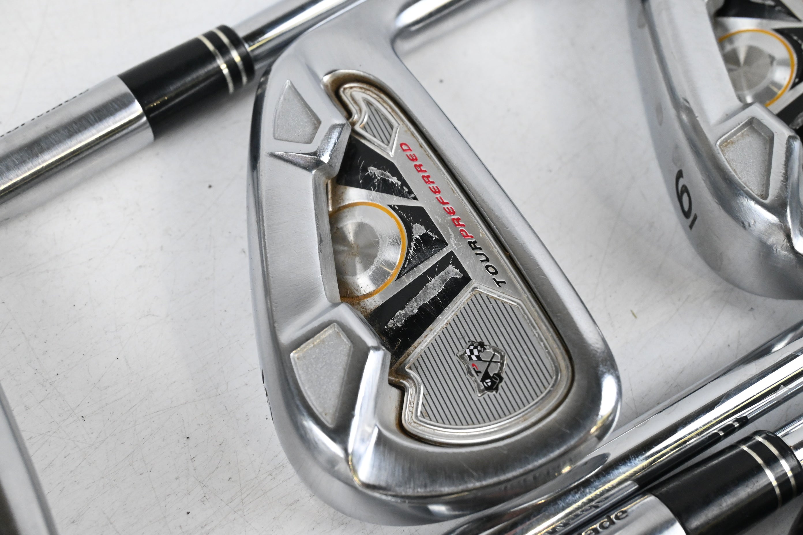 Taylormade Tour Preferred TP 2009 Irons / 4-PW / Regular Flex Dynamic Gold R300