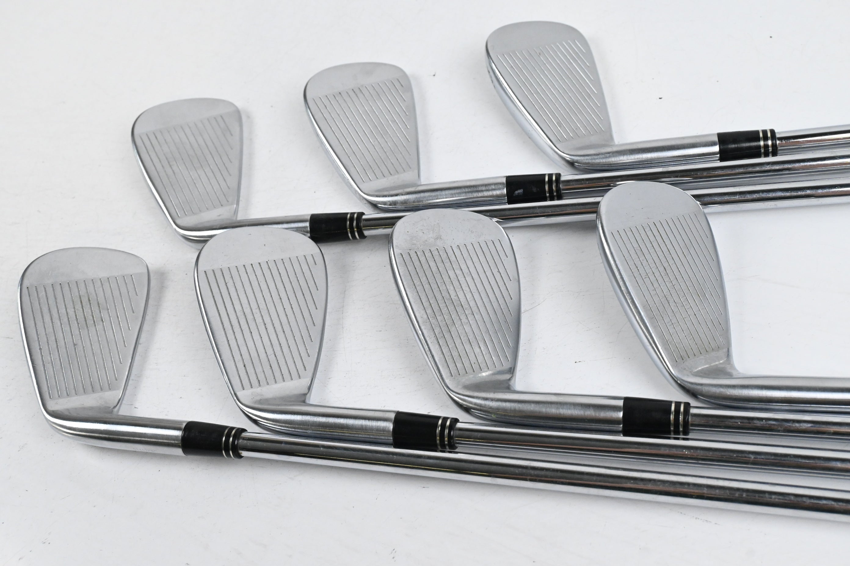 Taylormade Tour Preferred TP 2009 Irons / 4-PW / Regular Flex Dynamic Gold R300