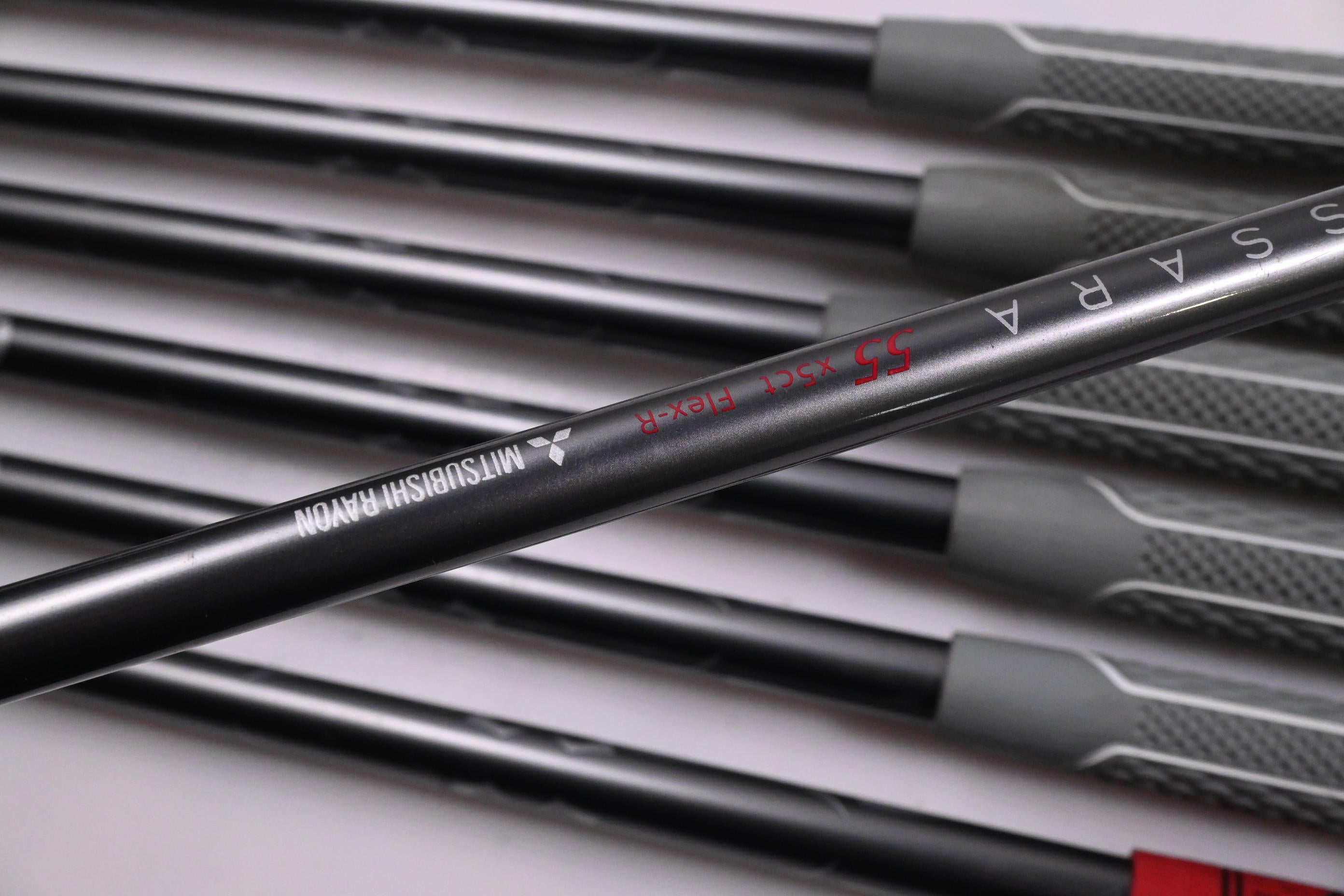 Lynx Predator 2017 Irons / 5-PW+SW / Regular Flex Bassara 55 Shafts