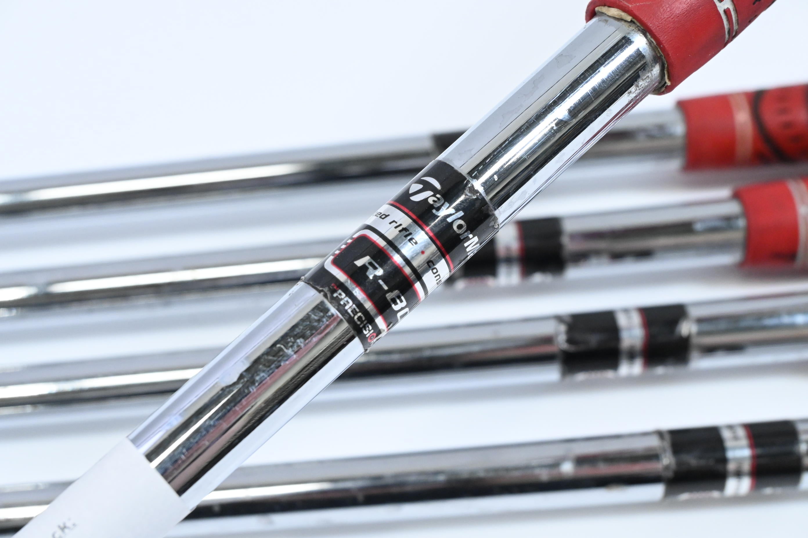 Taylormade 320 Steel Irons / 7-PW+SW / Regular Flex Taylormade Flighted Rifle 80