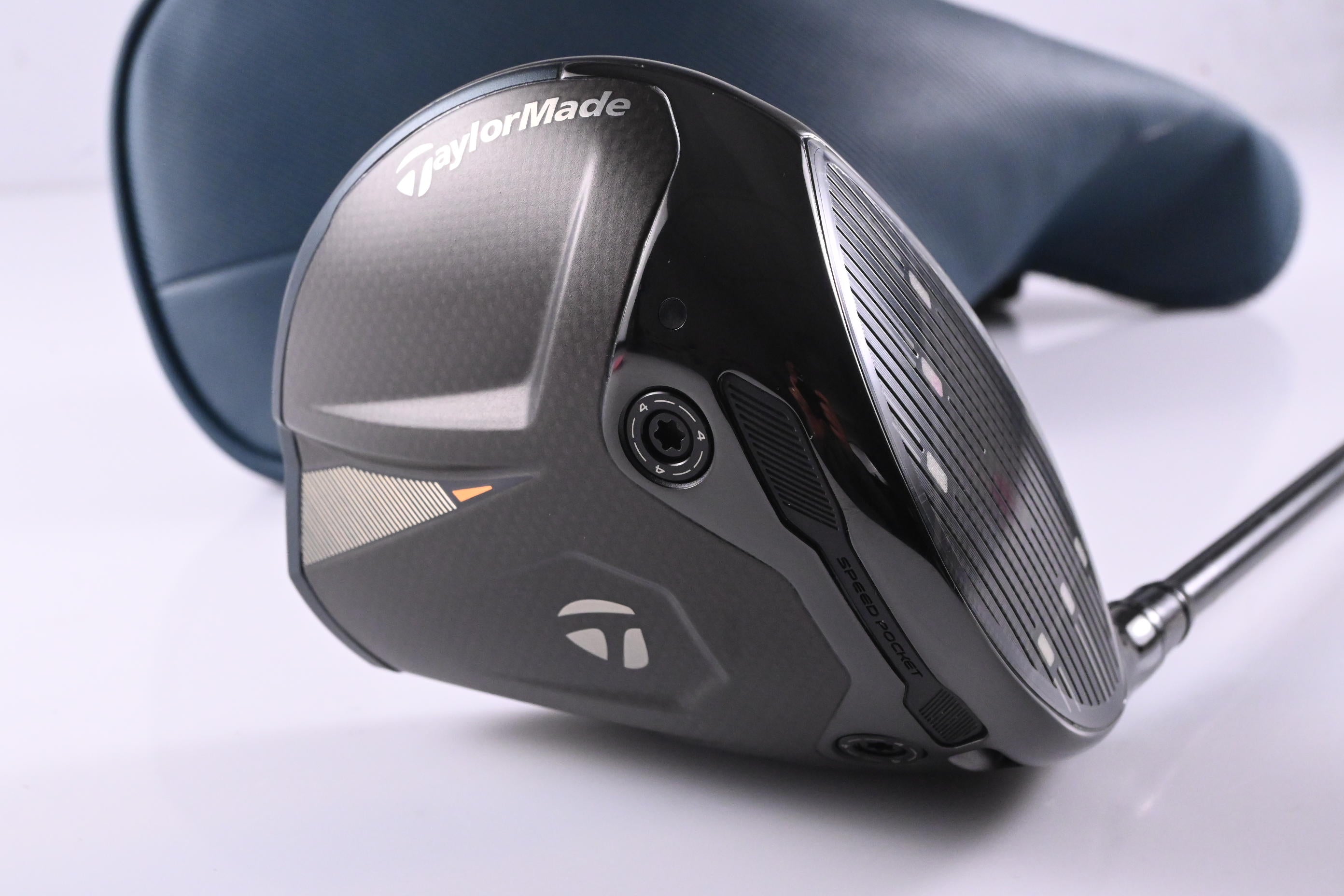 Taylormade Qi4D Driver / 10.5 Degree / Regular Flex Reax White 60 Shaft
