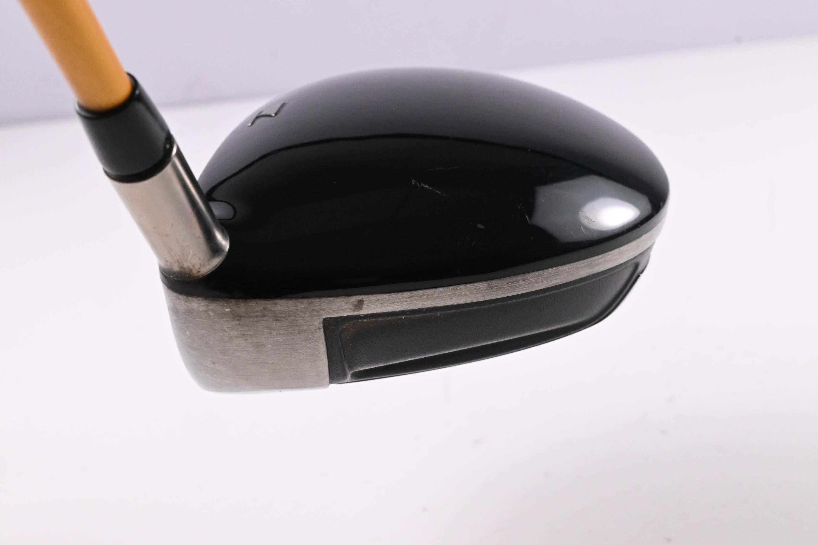 Titleist 907 D2 Driver / 9.5 Degree / Stiff Flex UST ProForce V2 66 Shaft