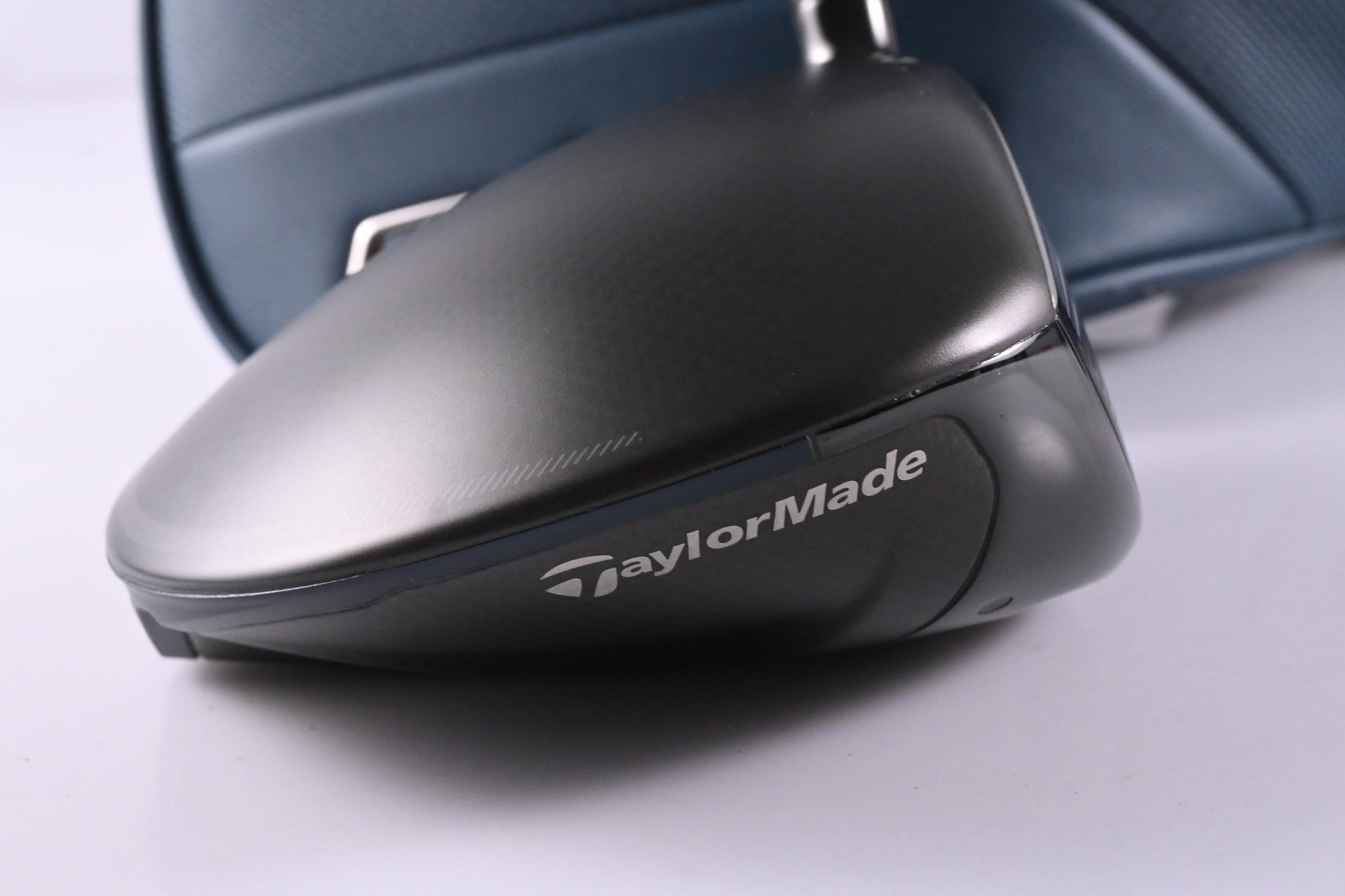 Taylormade Qi4D Driver / 10.5 Degree / Regular Flex Reax White 60 Shaft