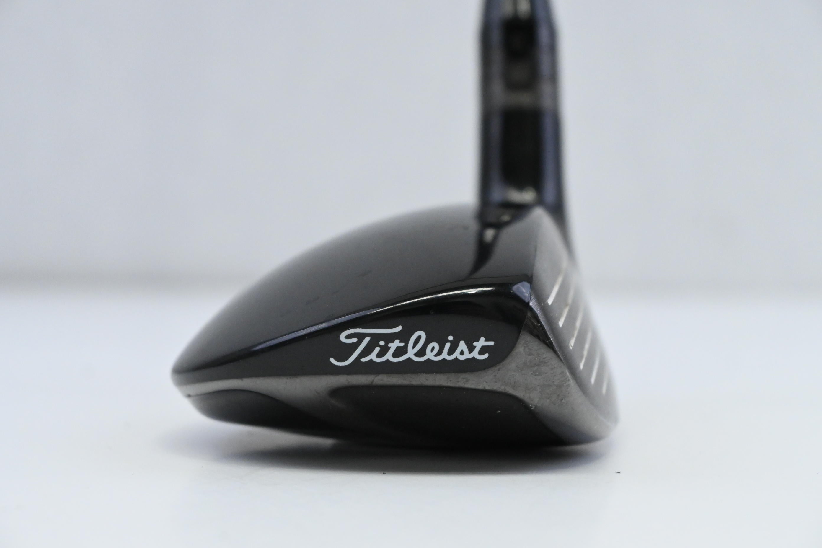 Titleist 910H #3 Hybrid / 21 Degree / Stiff Flex Diamana Ahina 90 Shaft
