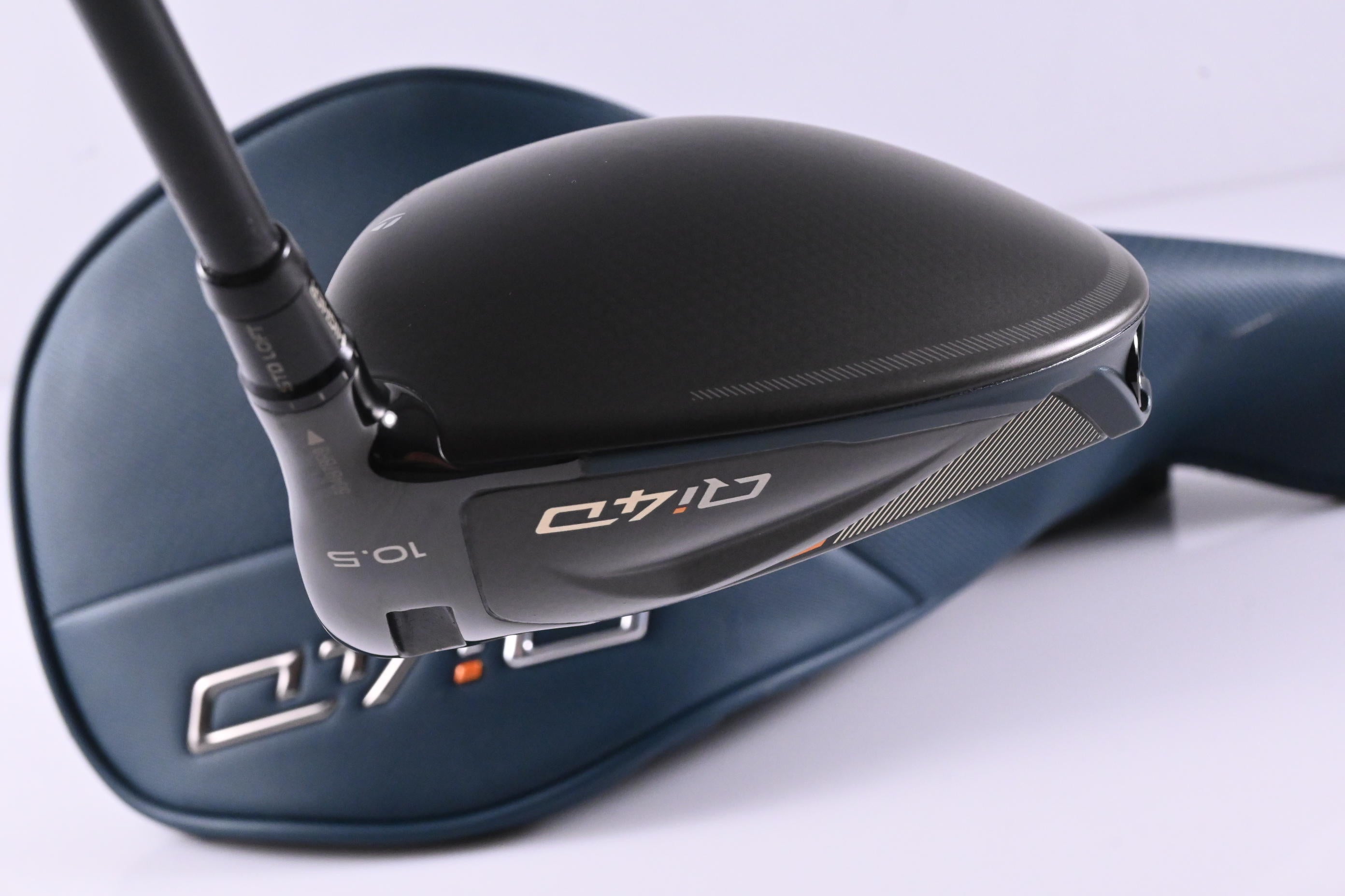 Taylormade Qi4D Driver / 10.5 Degree / Regular Flex Reax White 60 Shaft