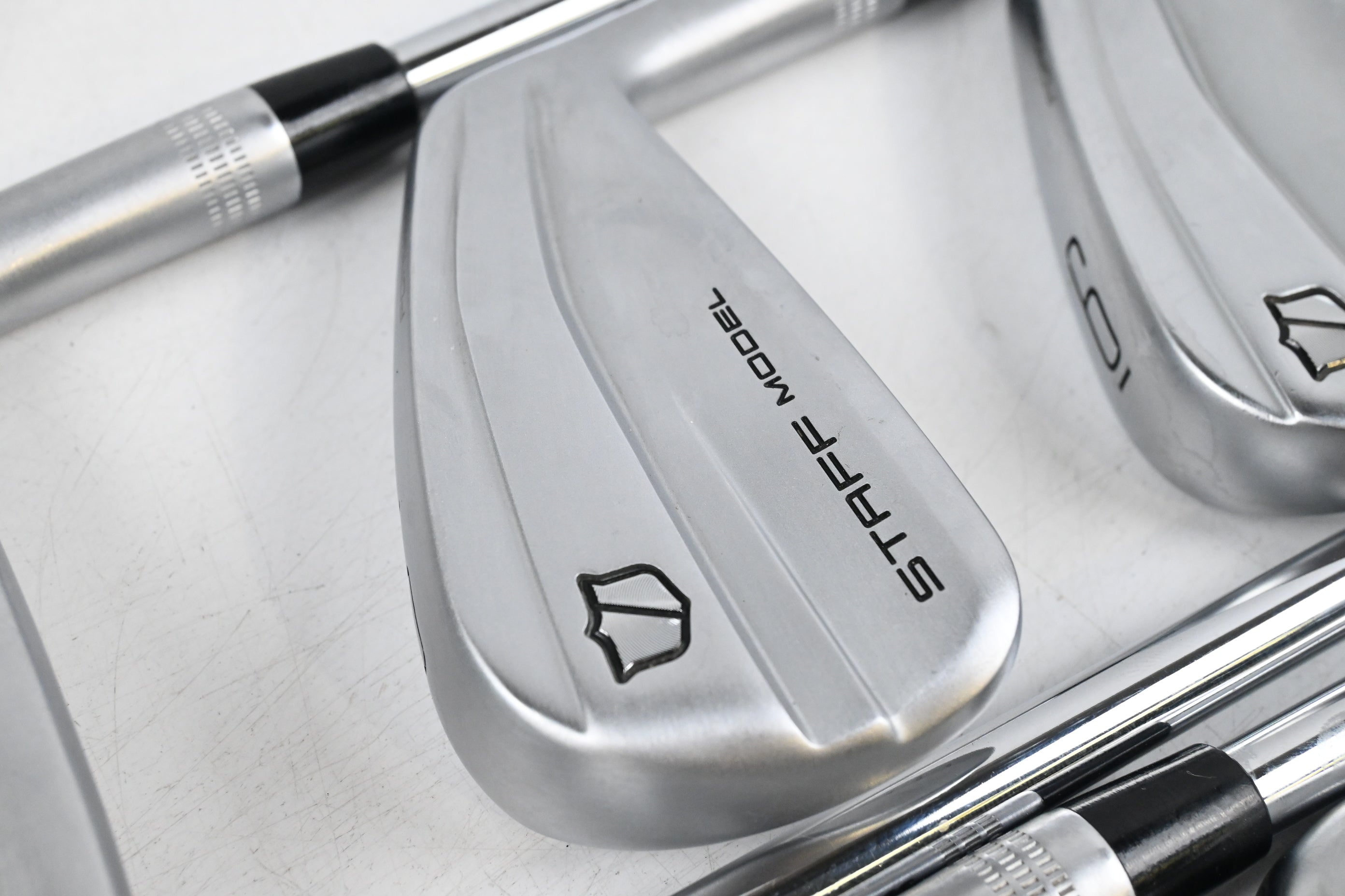 Wilson Staff Model Blade 2026 Irons / 4-PW / Stiff Flex Dynamic Gold MID 115 Shafts
