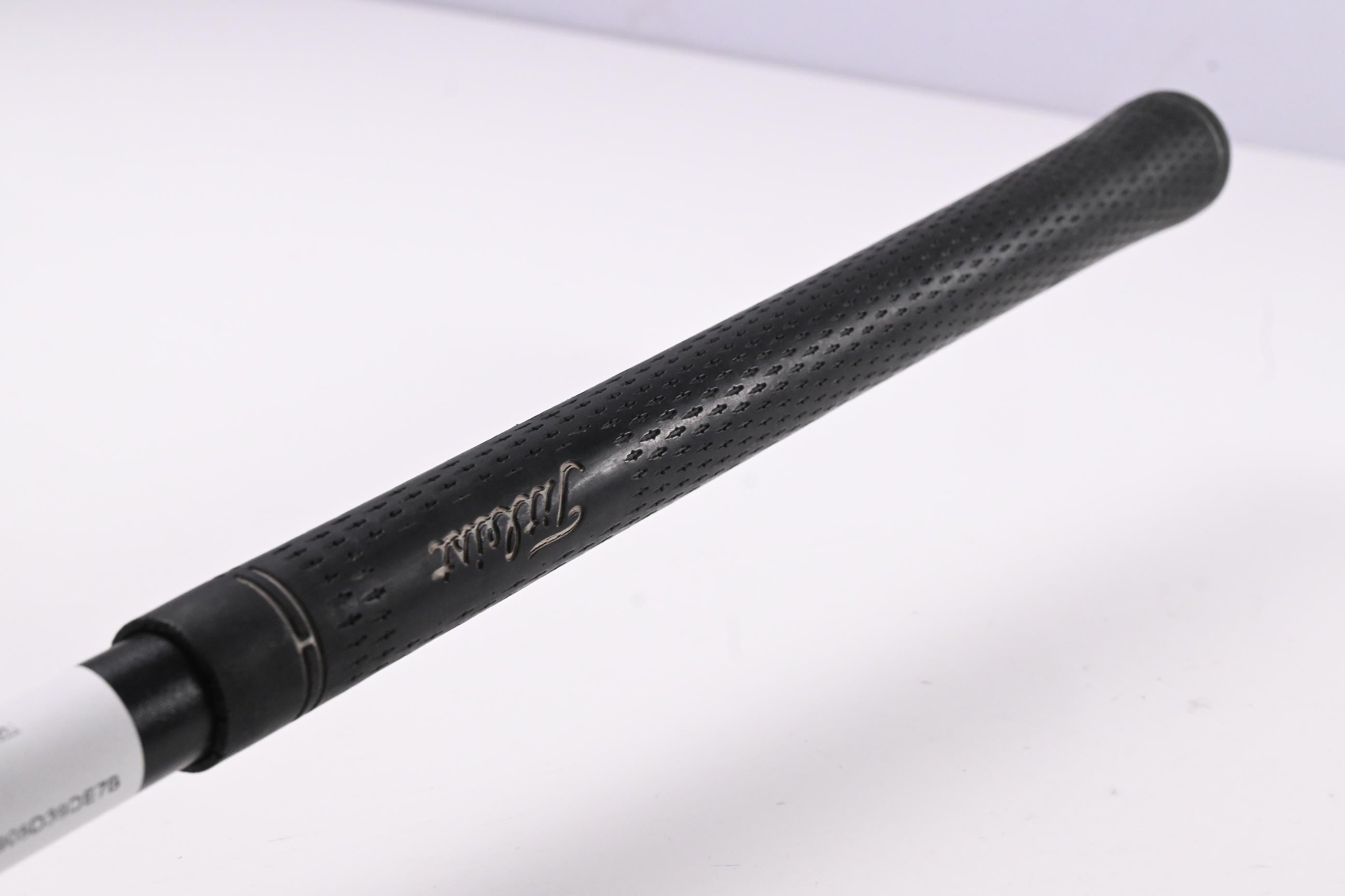 Titleist 907 D2 Driver / 9.5 Degree / Stiff Flex UST ProForce V2 66 Shaft