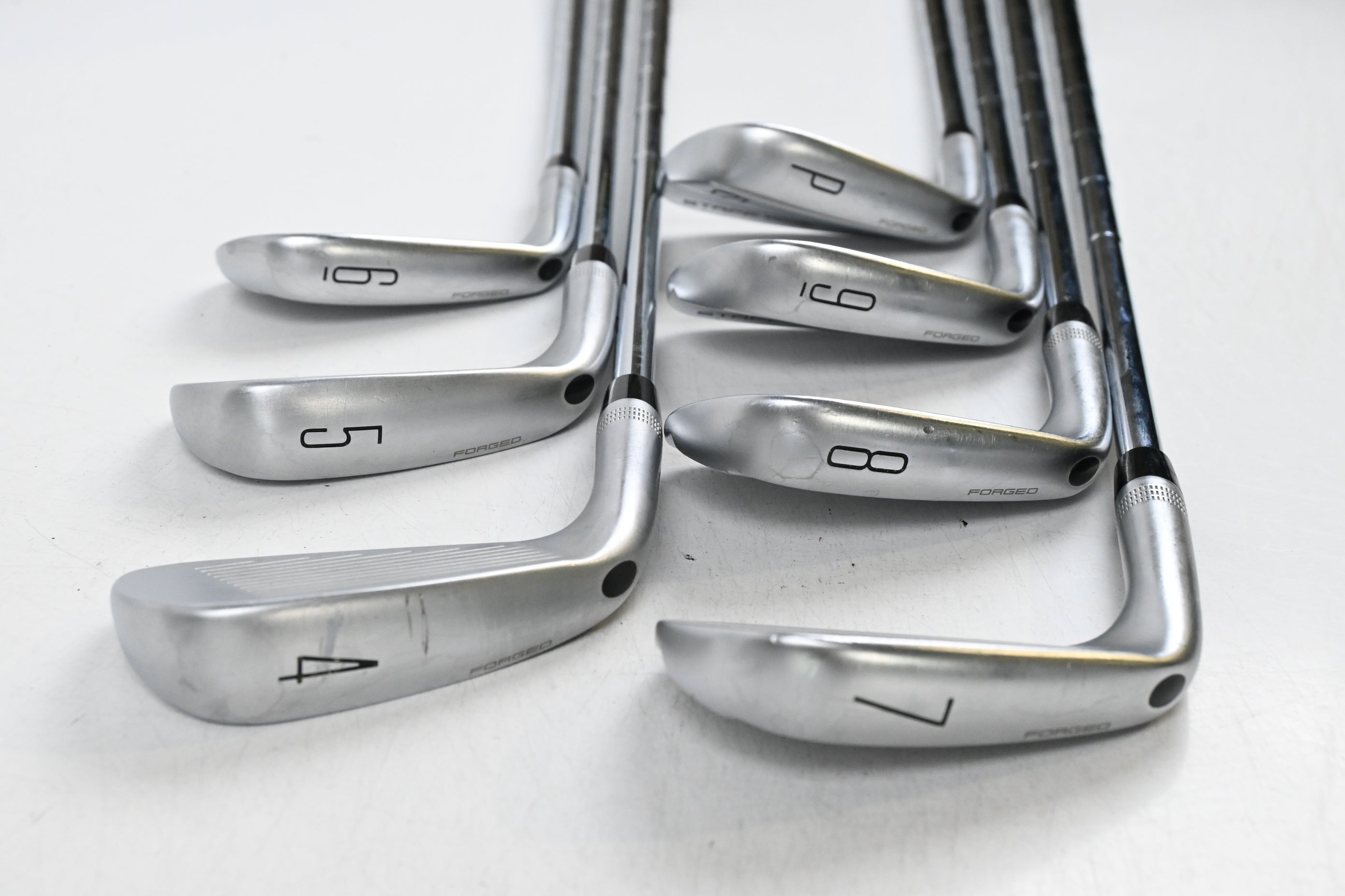 Wilson Staff Model Blade 2026 Irons / 4-PW / Stiff Flex Dynamic Gold MID 115 Shafts