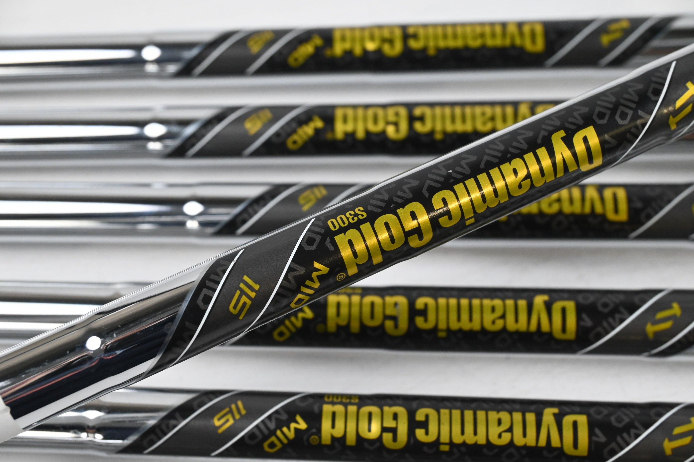 Wilson Staff Model Blade 2026 Irons / 4-PW / Stiff Flex Dynamic Gold MID 115 Shafts