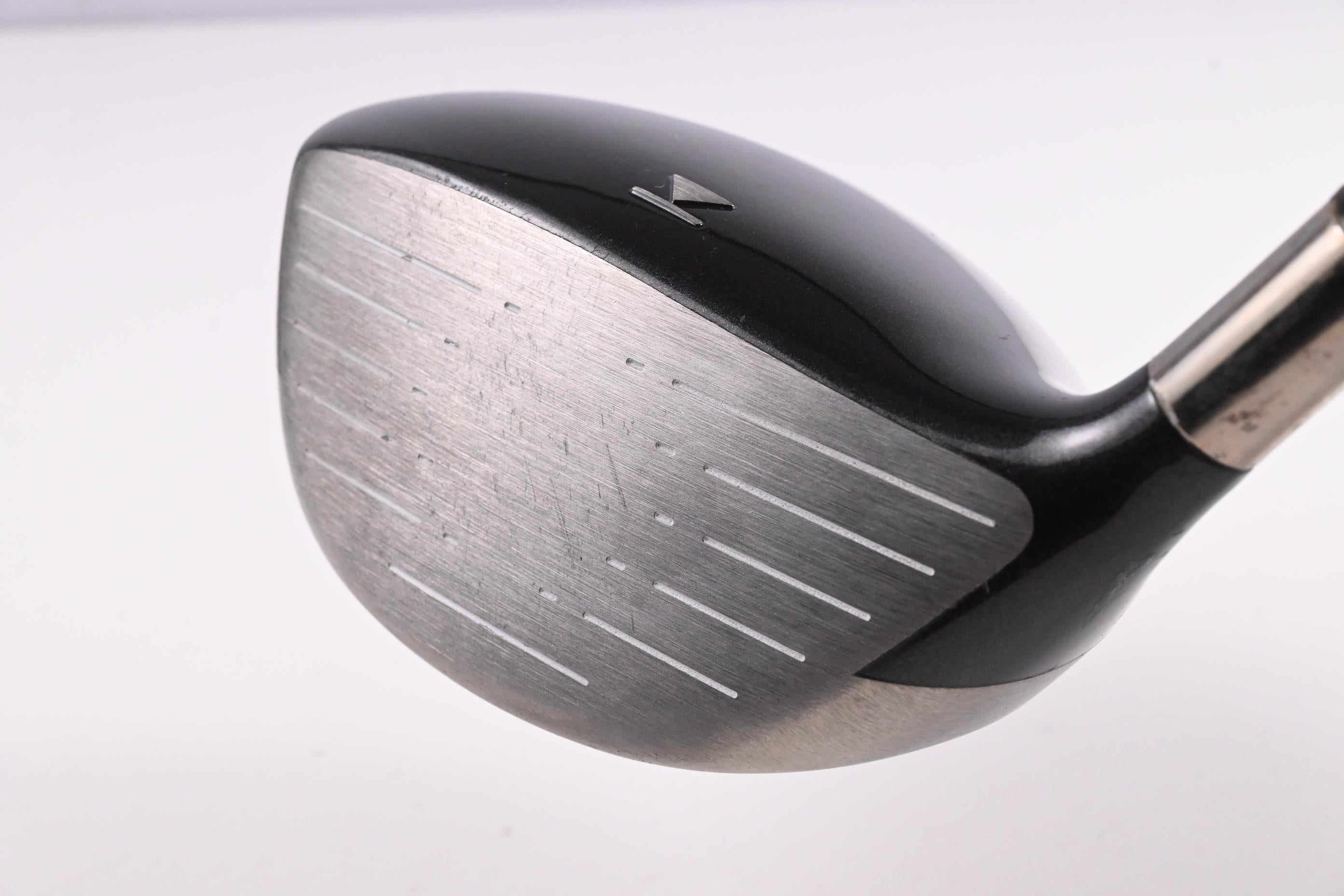 Titleist 905 R Driver / 10.5 Degree / Stiff Flex UST ProForce V2 76 Shaft
